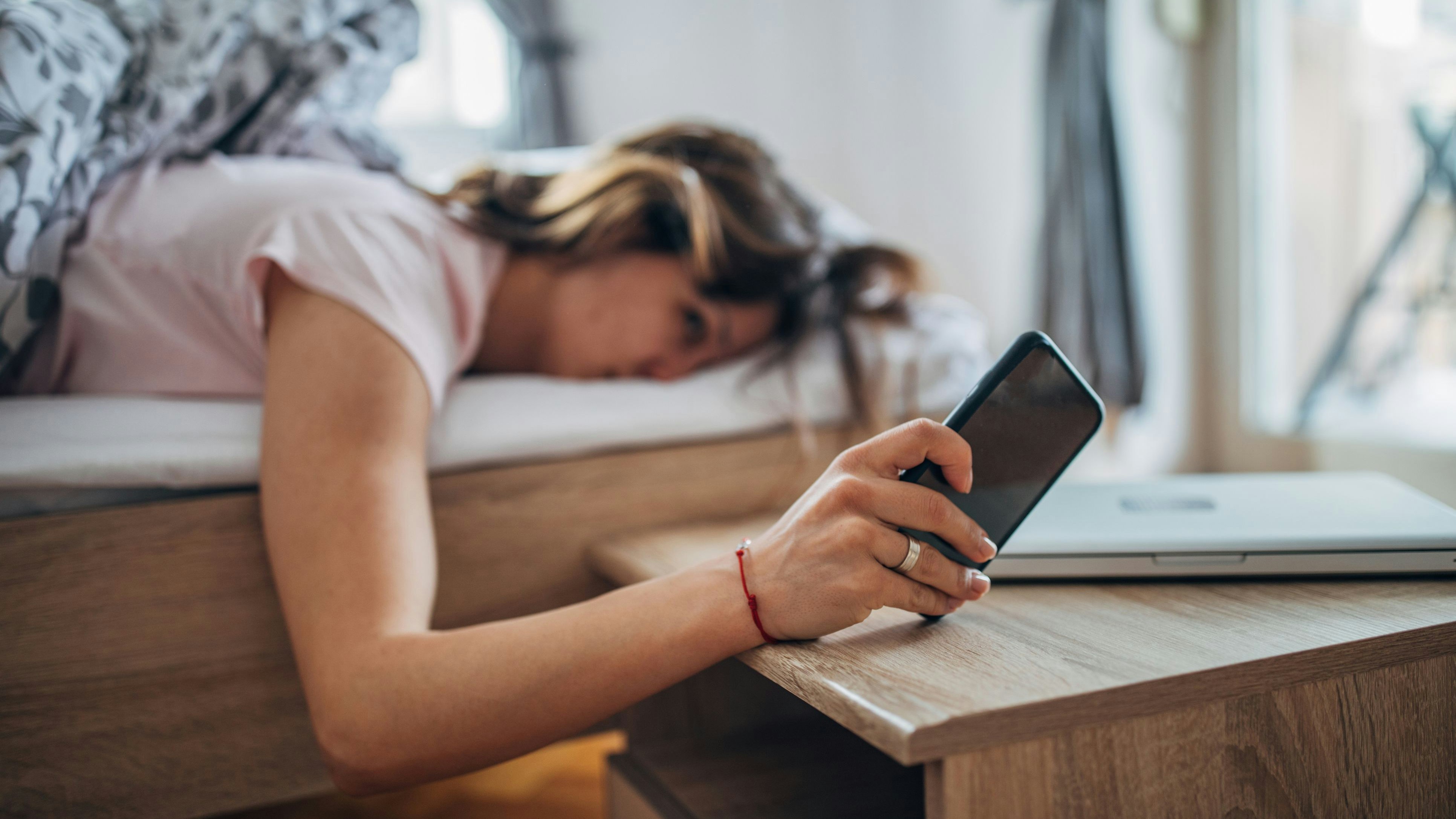 Heute.at - Große Gefahr durch Handy-Sucht? ORF warnt jetzt alle