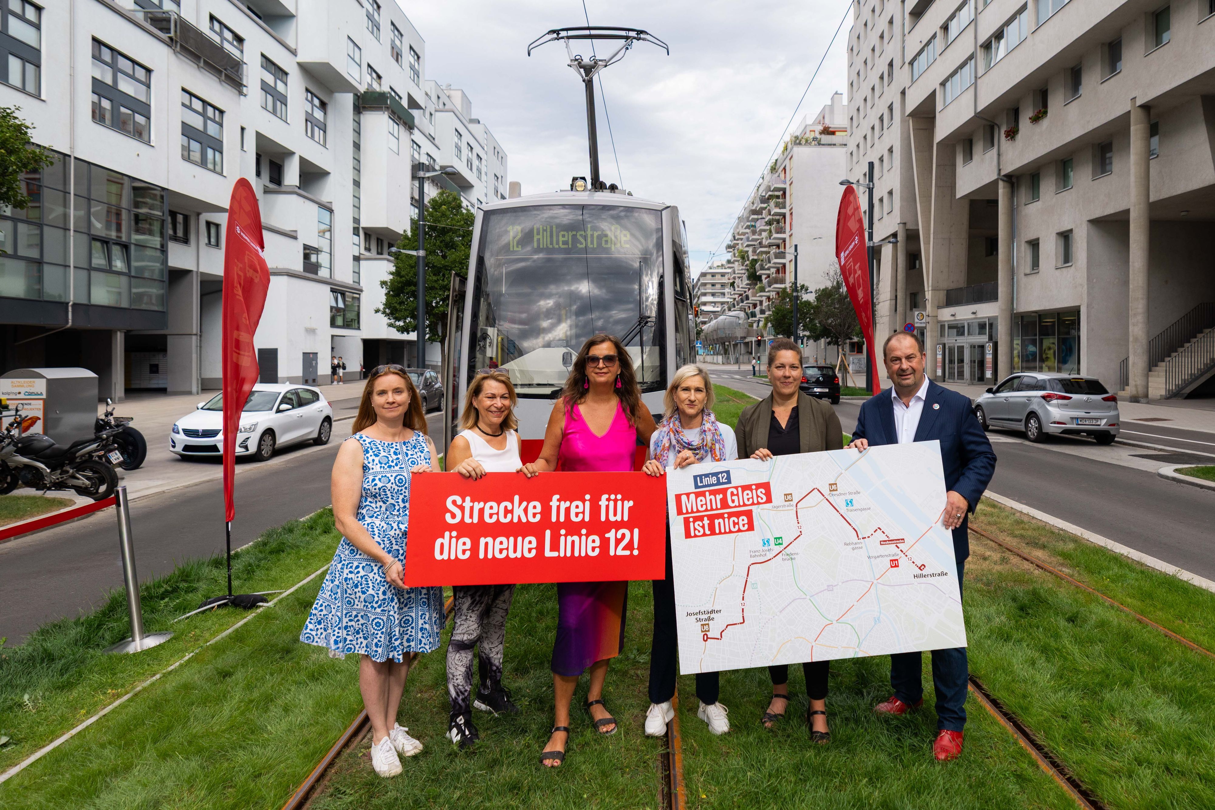 v.l.n.r.: Angelika Pipal-Leixner, Mobilitätssprecherin NEOS; Alexandra Reinagl, Vorsitzende der Geschäftsführung Wiener Linien; Ulli Sima, Stadträtin für Mobilität, Stadtplanung und Wiener Stadtwerke; Monika Unterholzner, stellvertretende Generaldirektorin der Wiener Stadtwerke; Christine Dubravac-Widholm, Bezirksvorsteherin 20. Bezirk; Alexander Nikolai