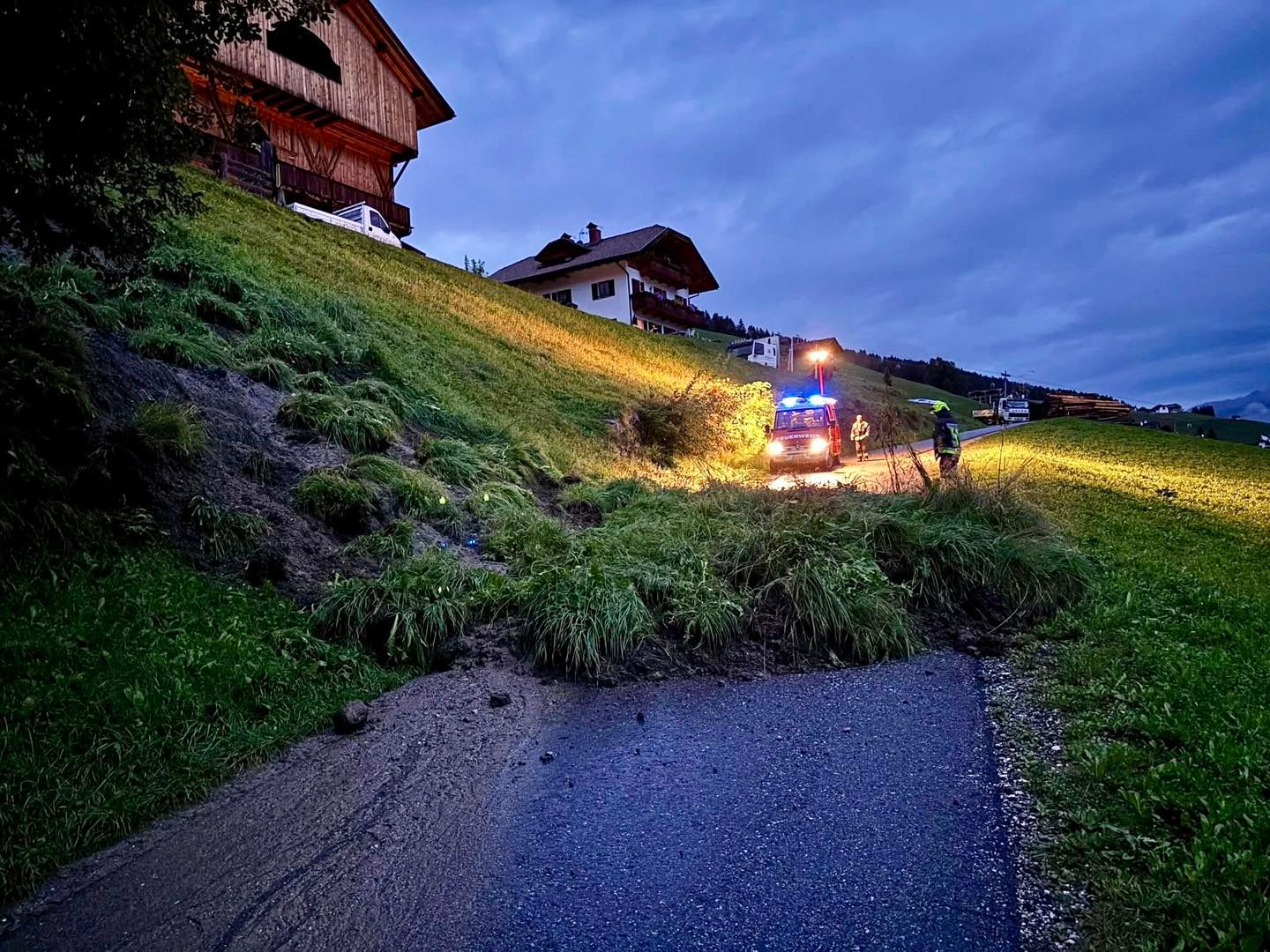 In Norditalien und Südtirol kam es aufgrund schwerer Unwetter zu massiven Hagelschauern, Erdrutschen und Überflutungen.