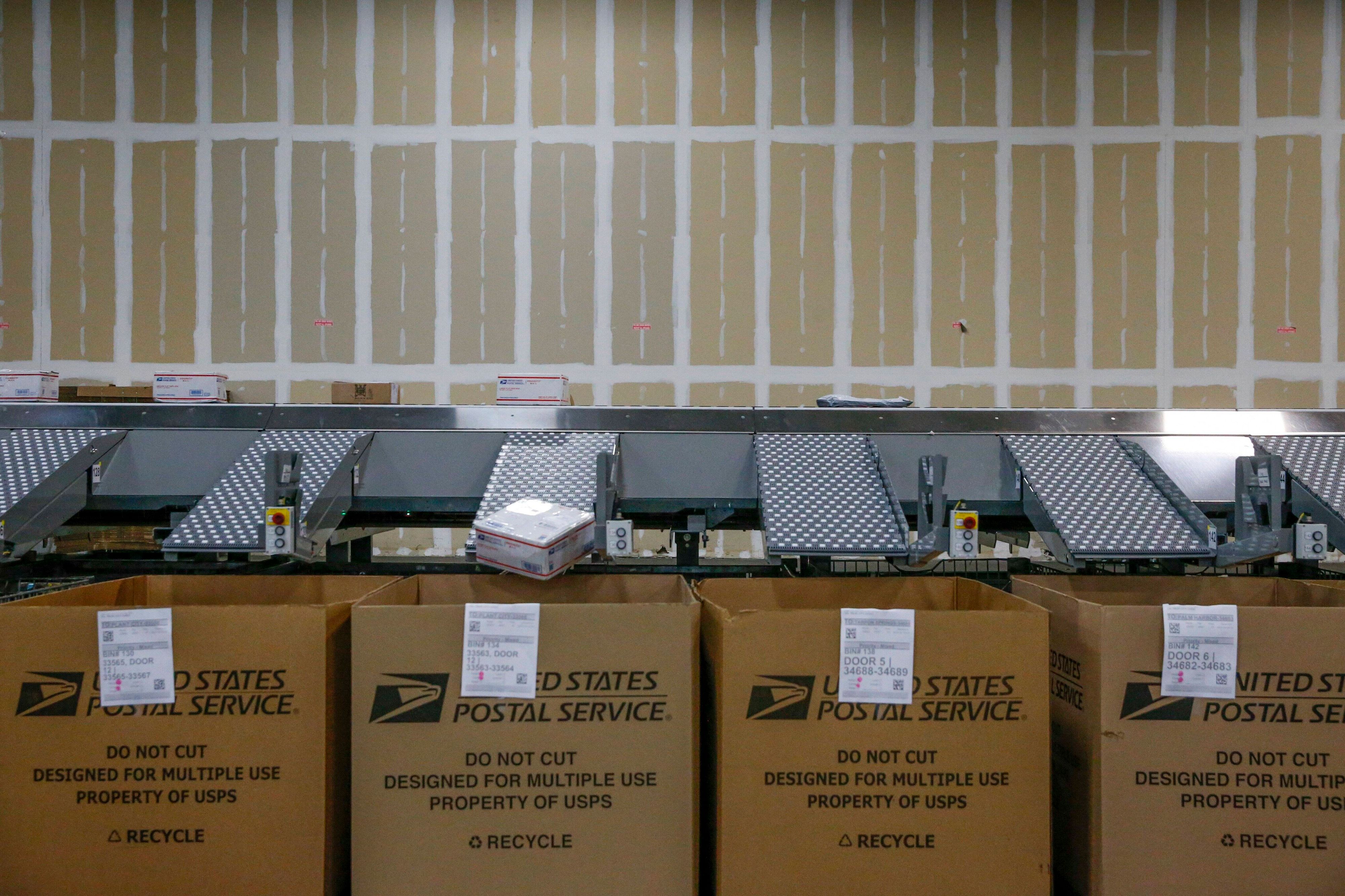 Internationale Postdienste hatten bereits in den vergangenen Wochen wegen des Mehraufwands vorsorglich Sendungen in die USA eingeschränkt.