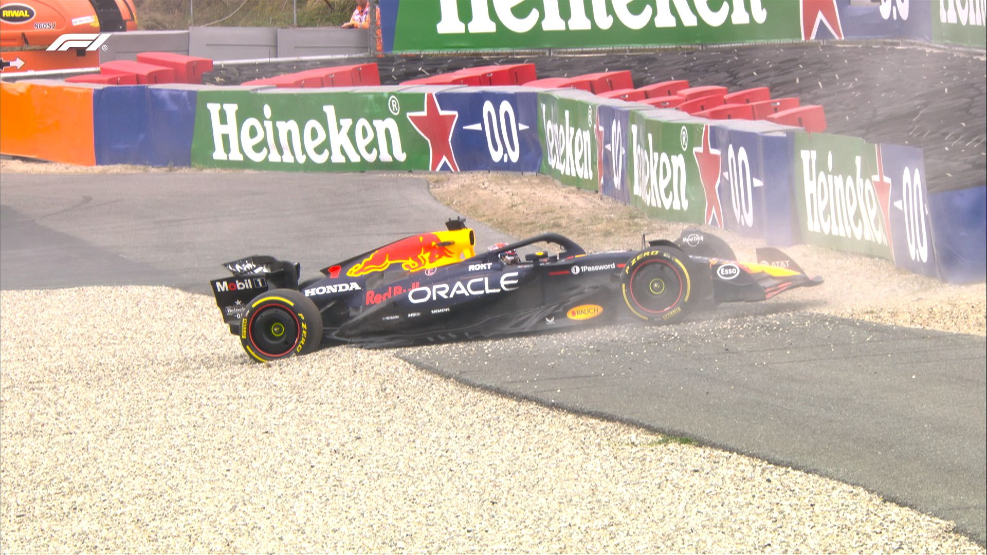 Max Verstappen landete im Schotter.