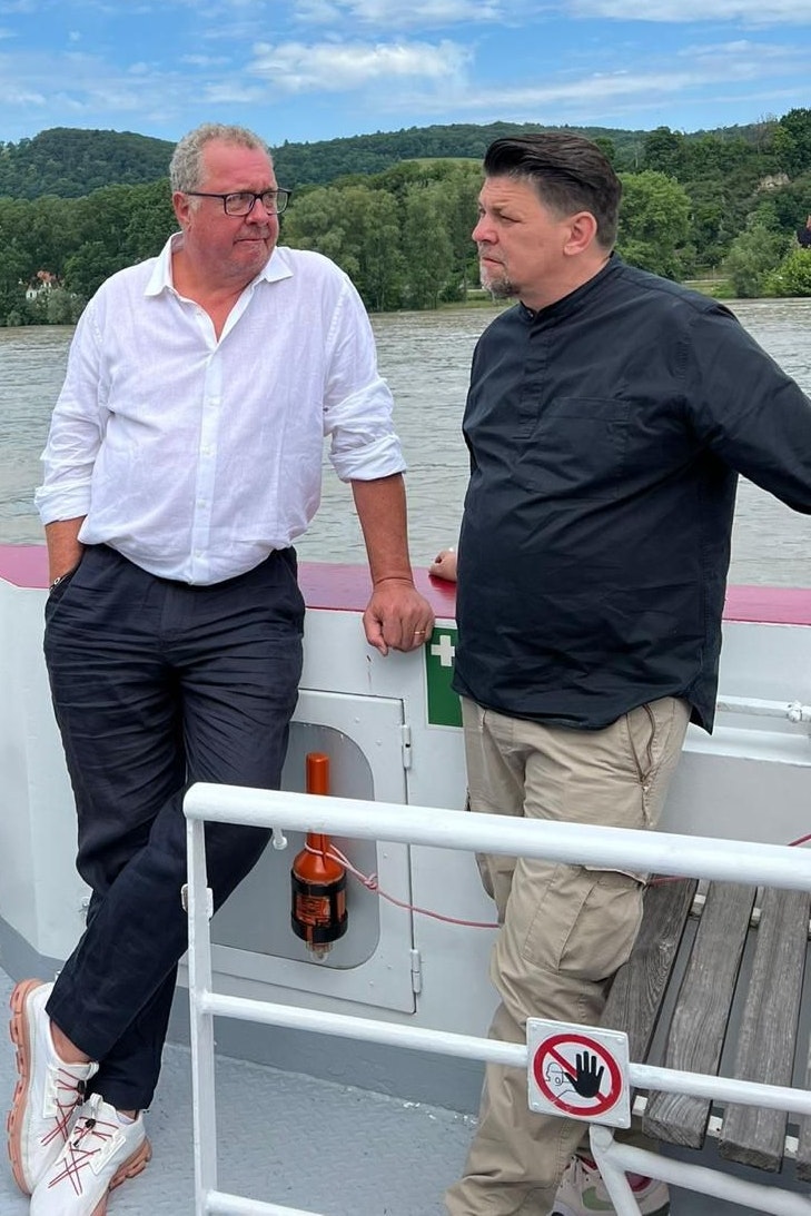 Connaisseur Wolfgang Fischer in doppelter Mission: als wie üblich guter Esser und als Begleiter von TV-Starkoch Tim Mälzer