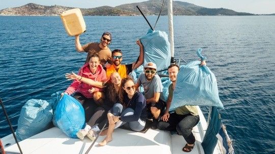 Die Aktion "Sail & Clean" des Anbieters für Segel- und Outdoor-Touren "Join The Crew" findet bereits zum siebten Mal statt. 