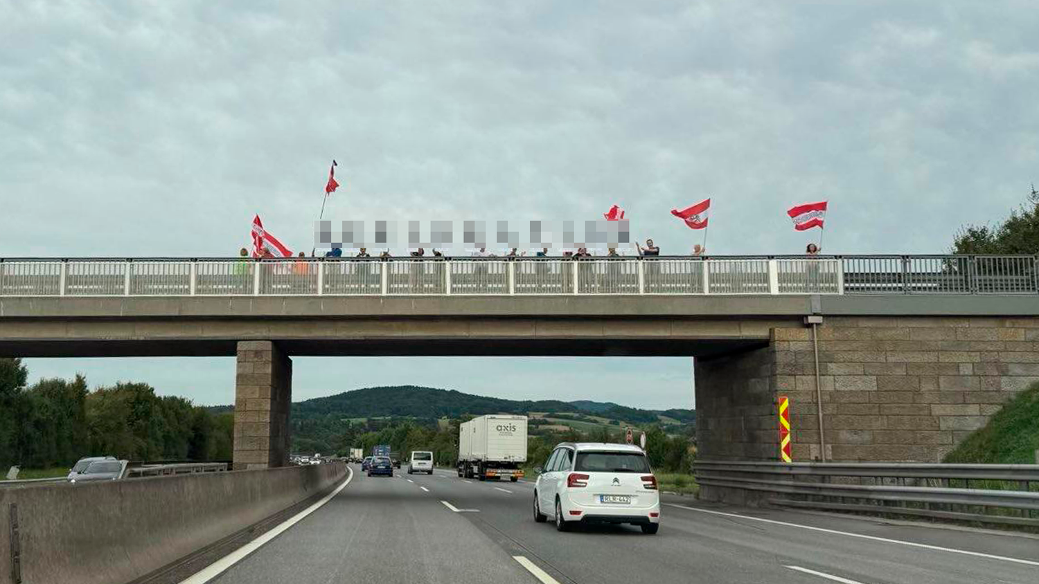 Irritierte Autofahrer mussten abbremsen. 