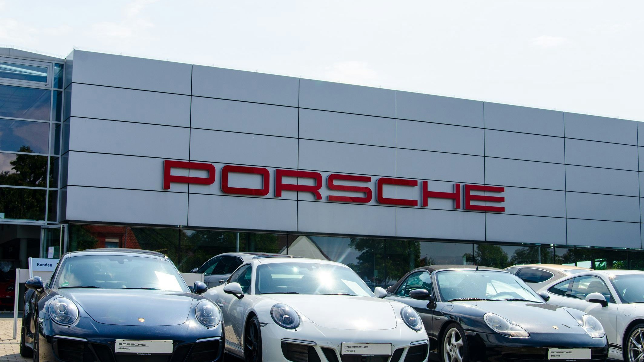 Heute.at - Junger Mann zahlt für Porsche – Sportwagen kommt nie