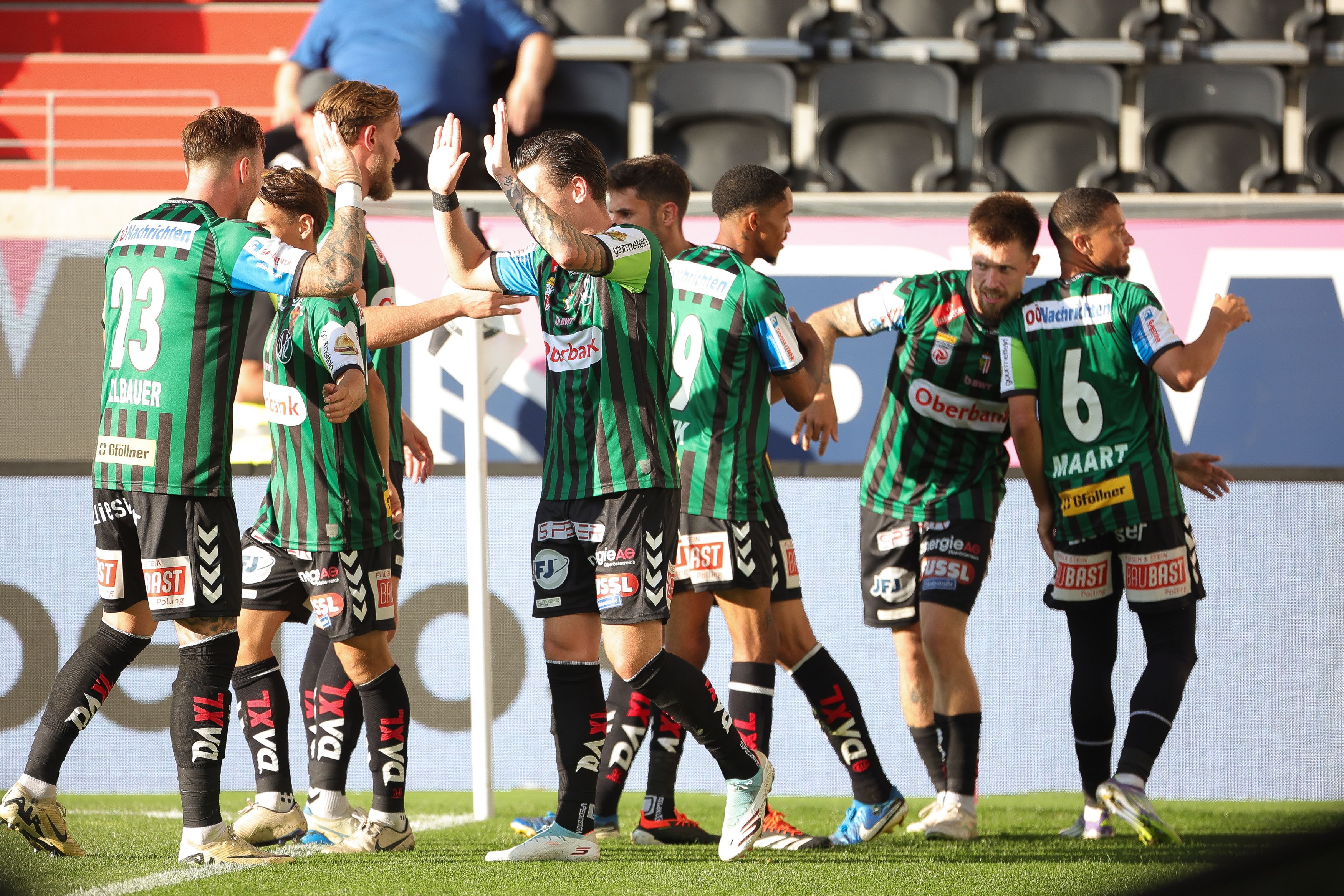 Die SV Ried jubelt in Linz. 
