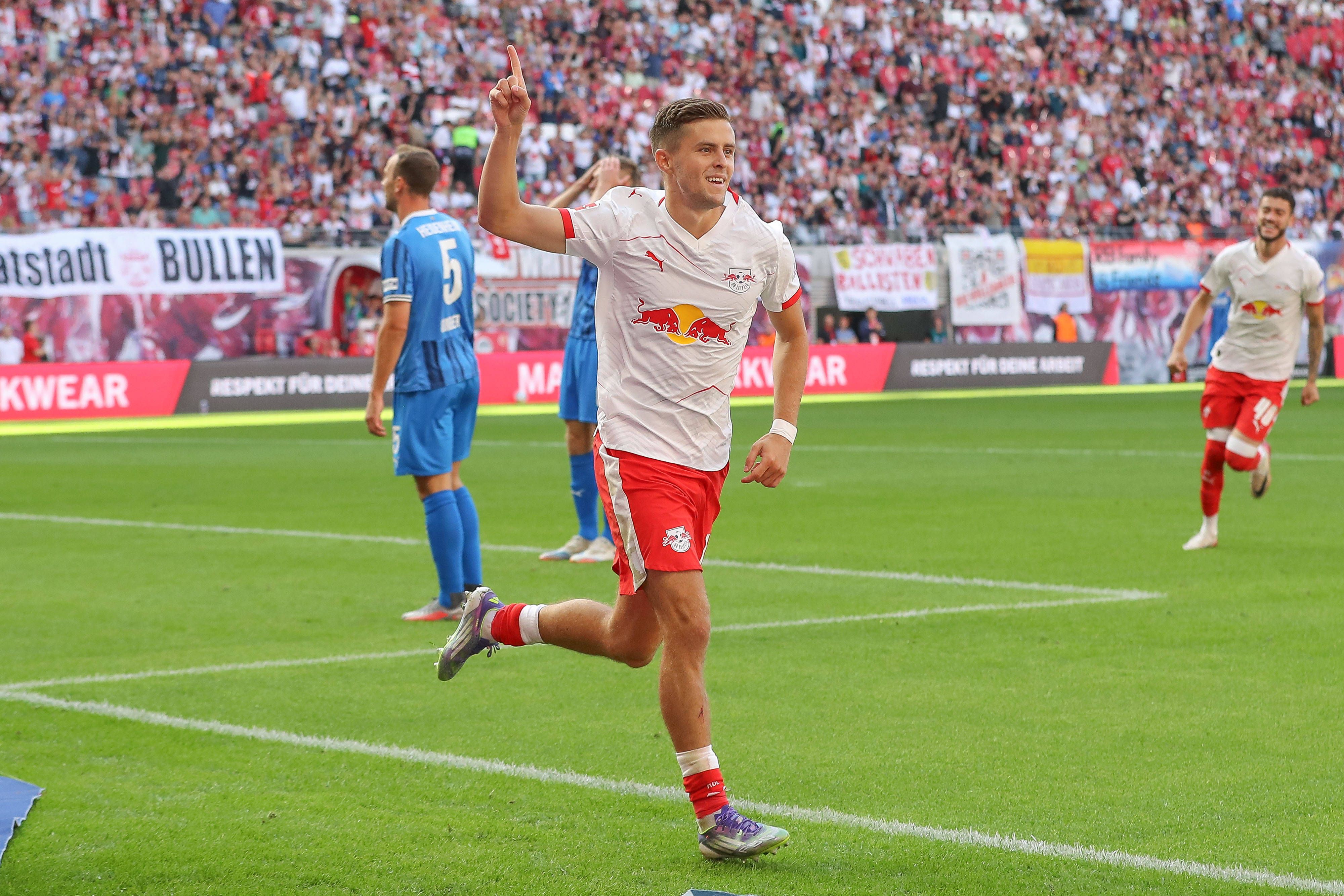 Christoph Baumgartner jubelt über seinen Treffer.