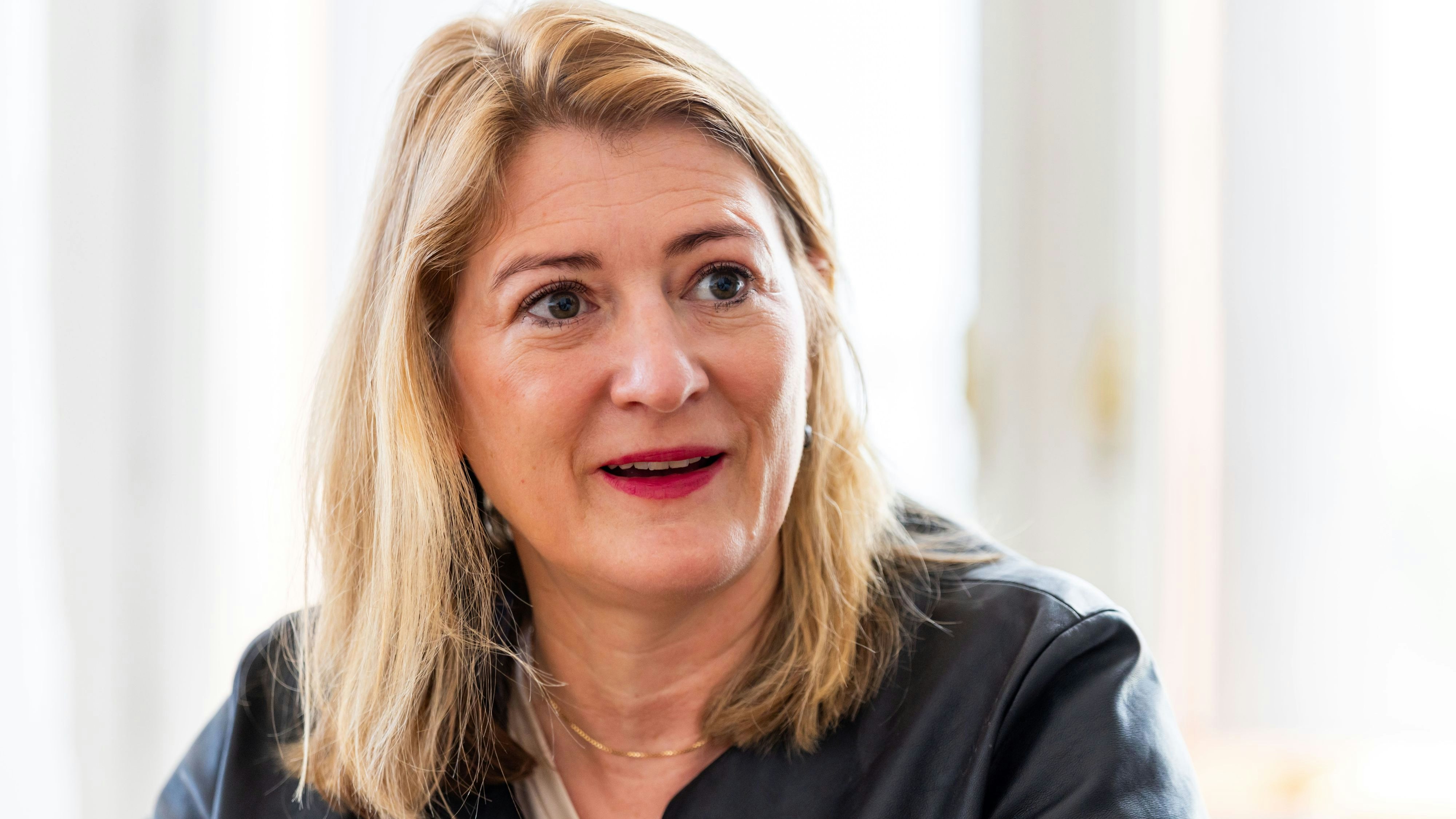 Heute.at - Sonntagsöffnung! Brisanter NEOS-Vorstoß für Songcontest