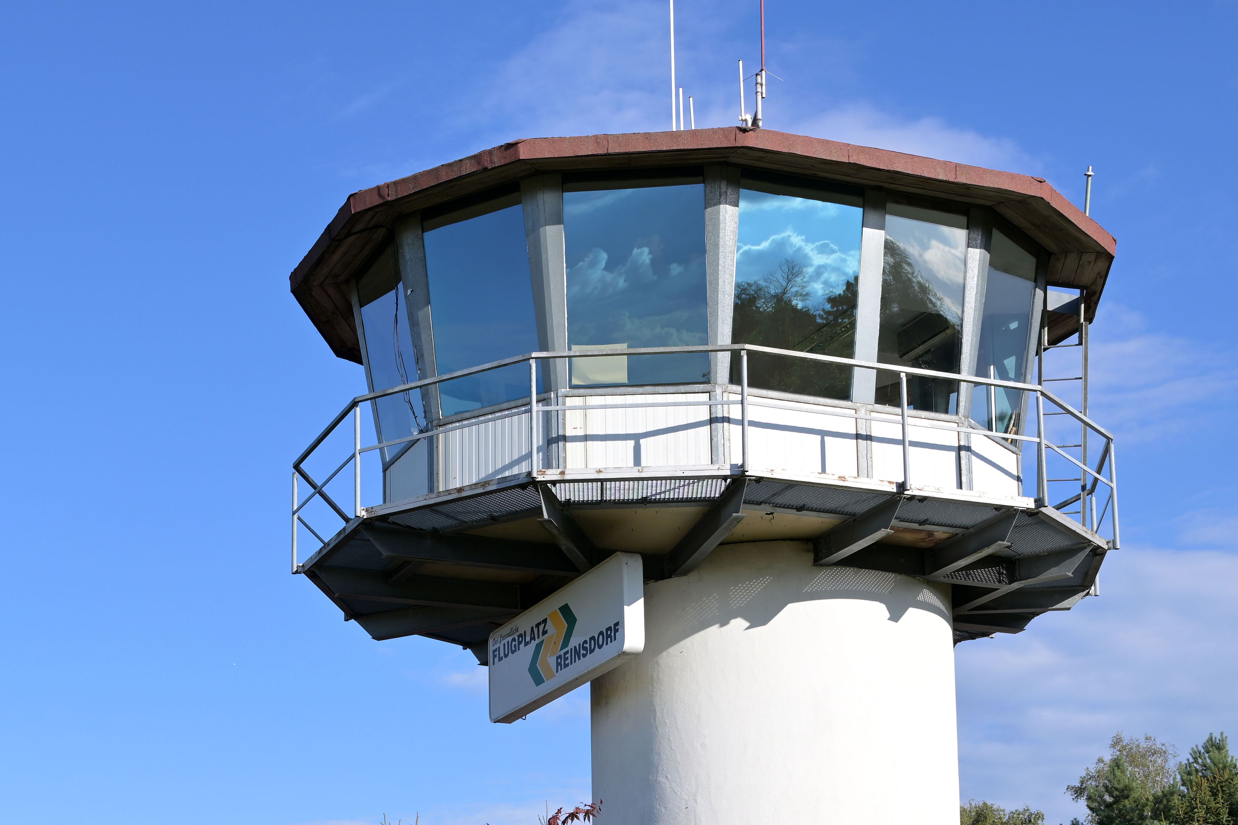In Brandenburg ist ein Kleinflugzeug abgestürzt. Zwei Menschen wurden bei dem Unfall getötet. 
