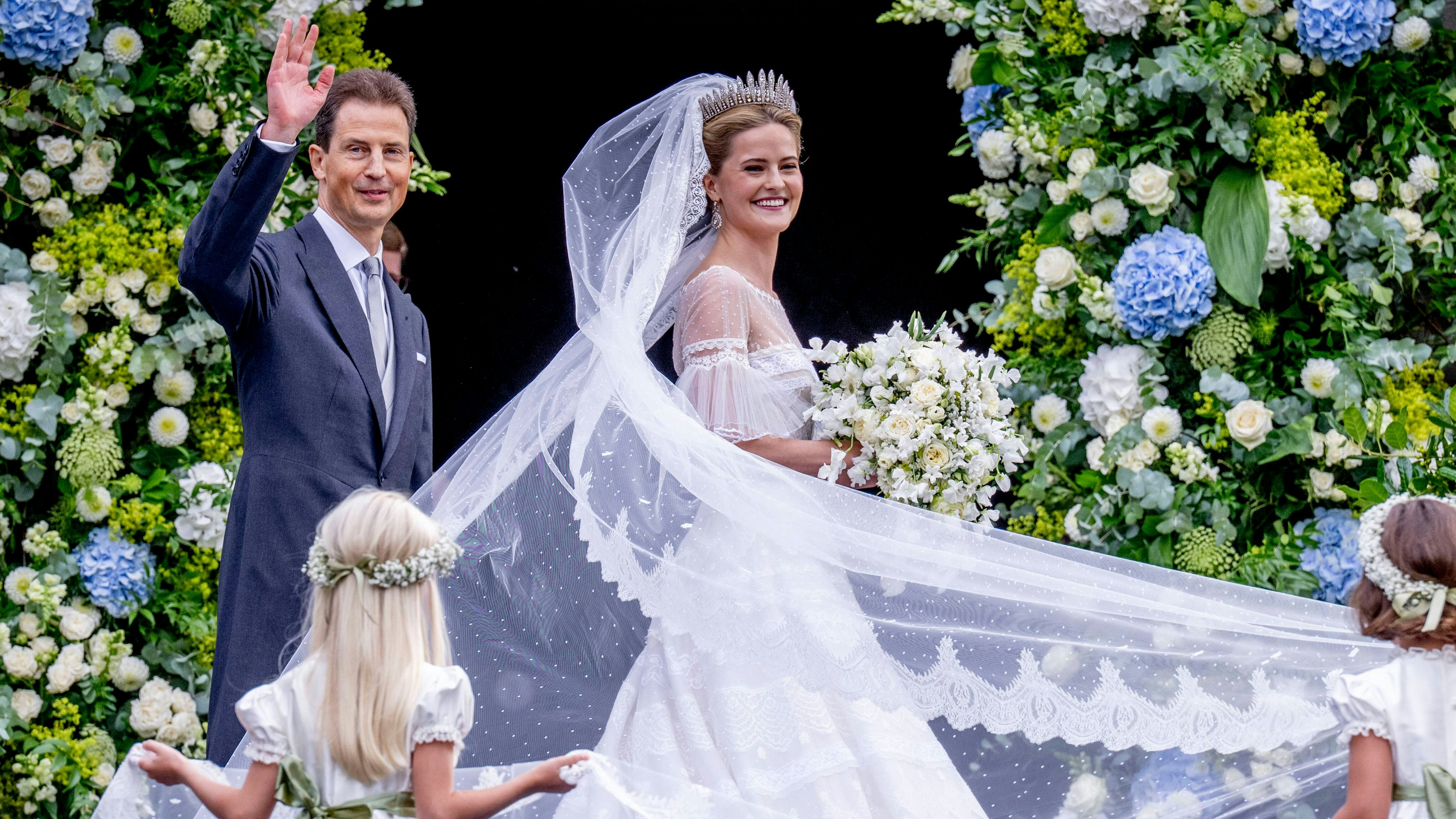 Heute.at - Mit Wiener Diadem! Prinzessin Marie Caroline sagt JA