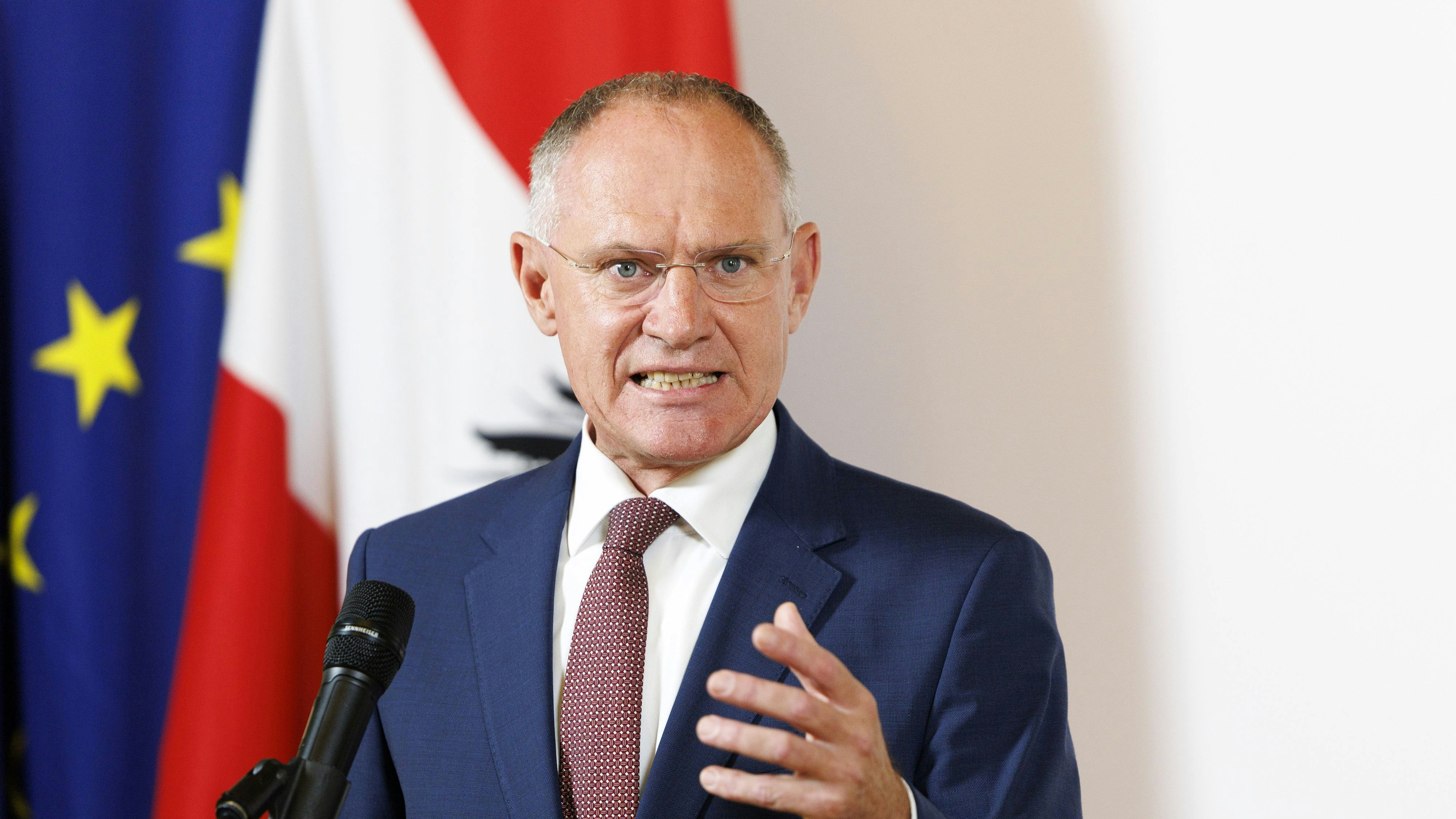 Heute.at - Haft oder Ausreise – das hat Minister jetzt vor