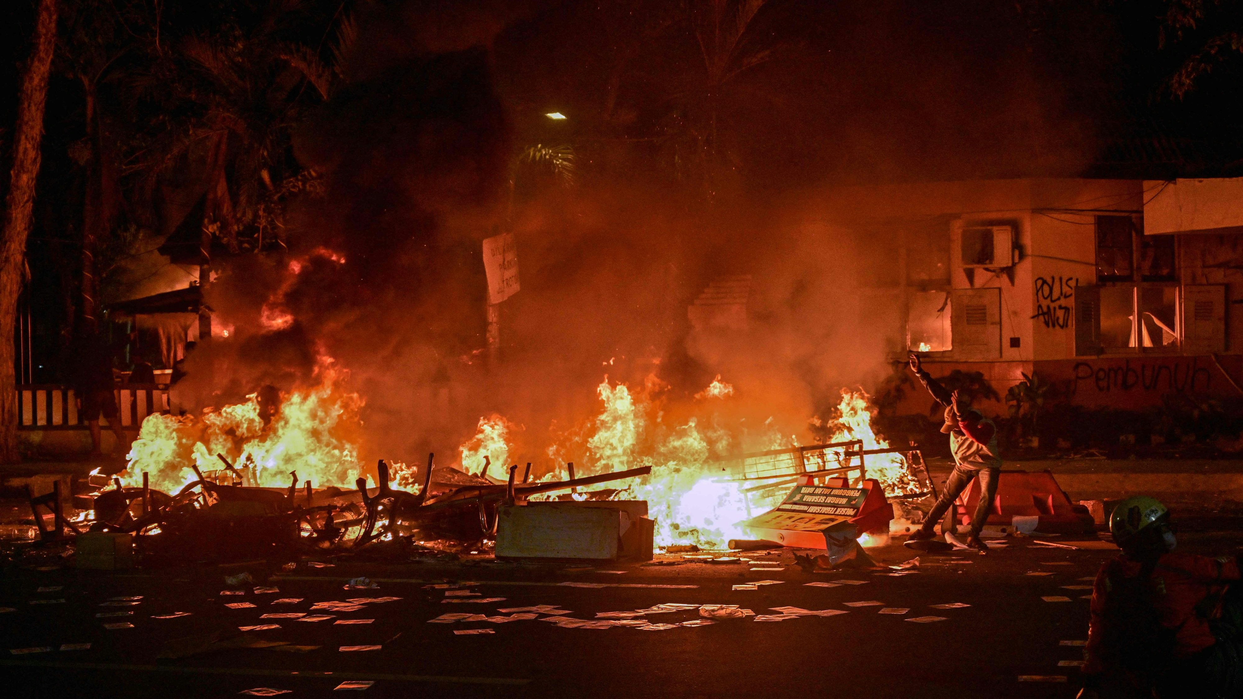 Heute.at - Tote bei Protesten in Indonesien: Präsident unter Druck