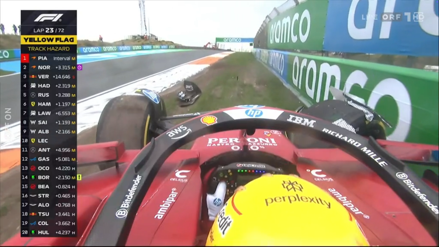 Lewis Hamilton kracht in die Bande.