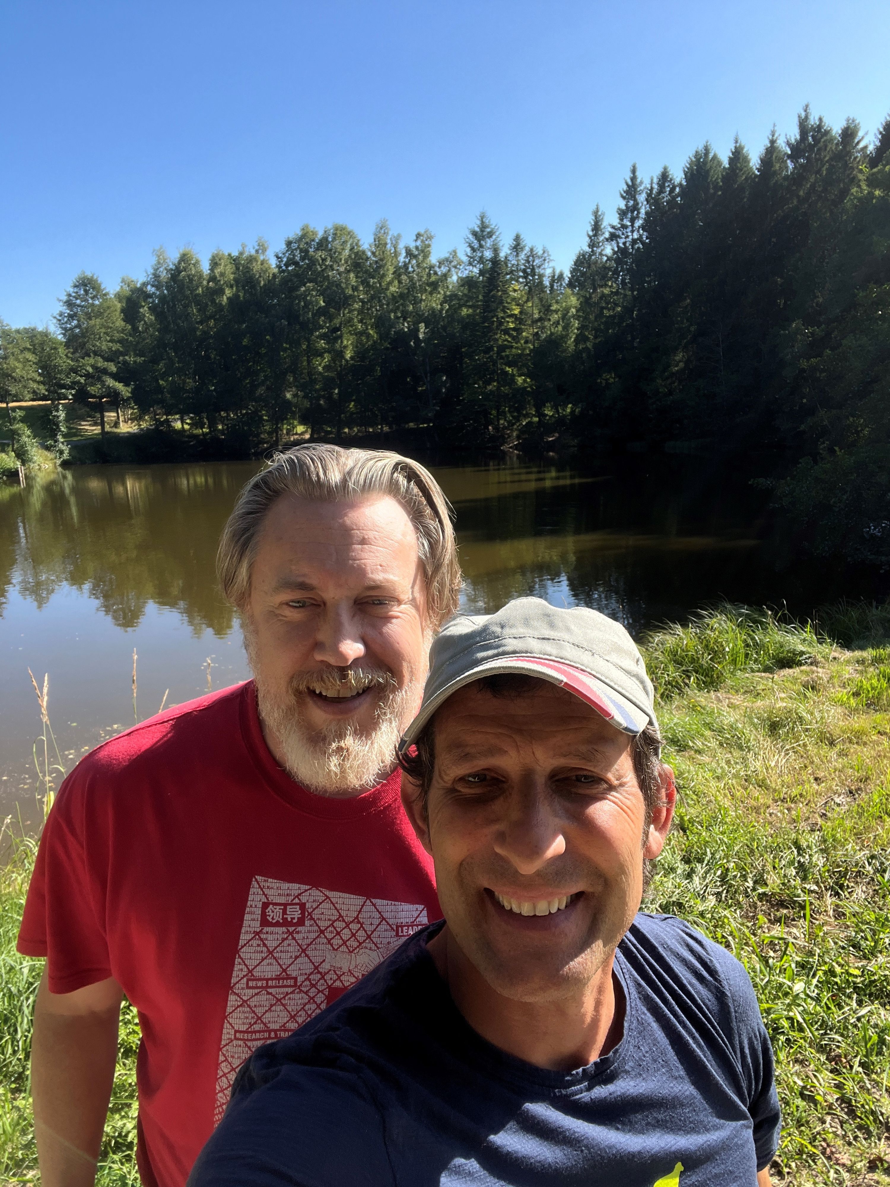 Nicholas Ofczarek und Tom Walek bei ihrer Wandertour