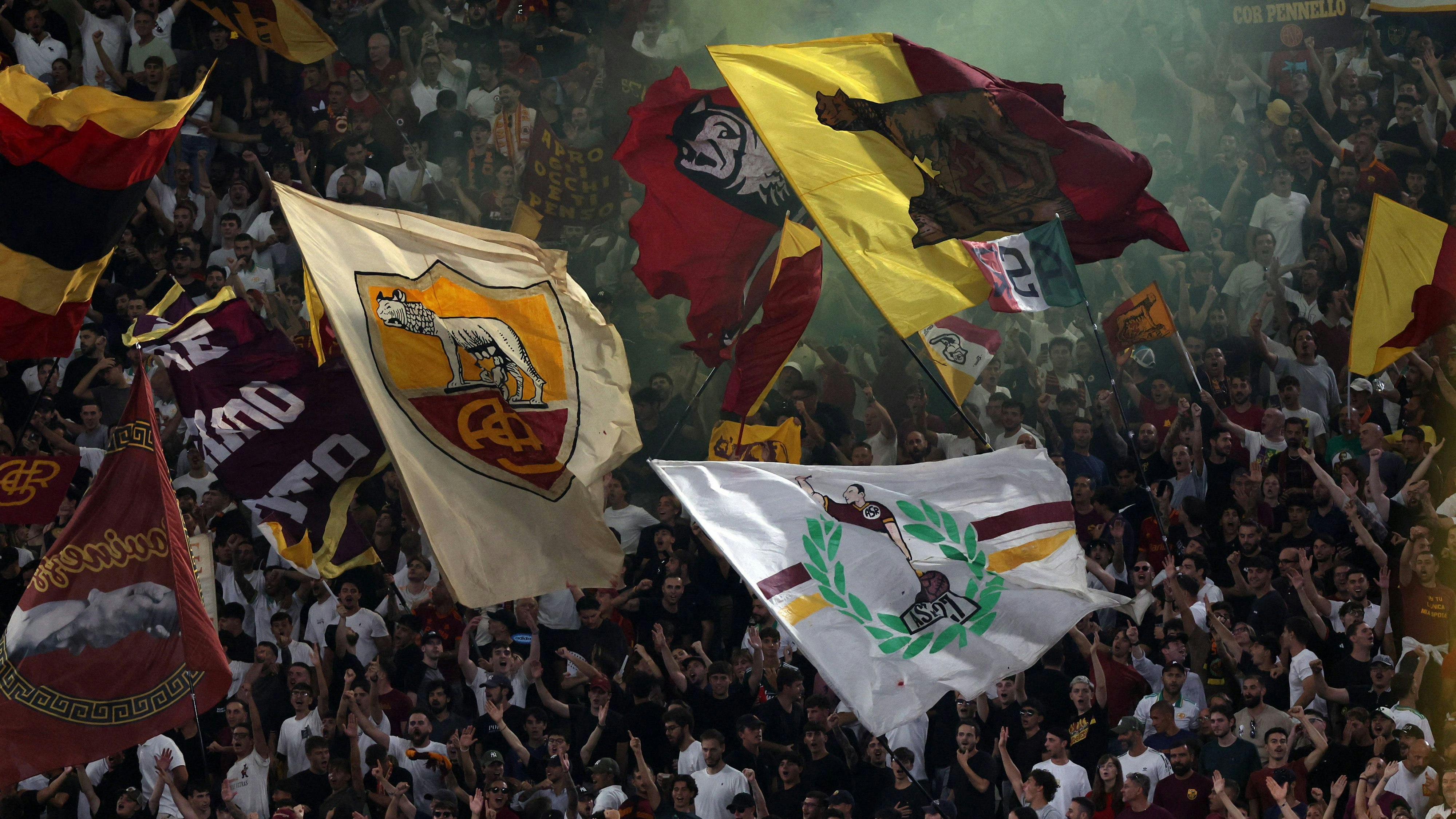 Heute.at - Roma-Ultras grölen Mussolini-Parolen bei Serie-A-Spiel