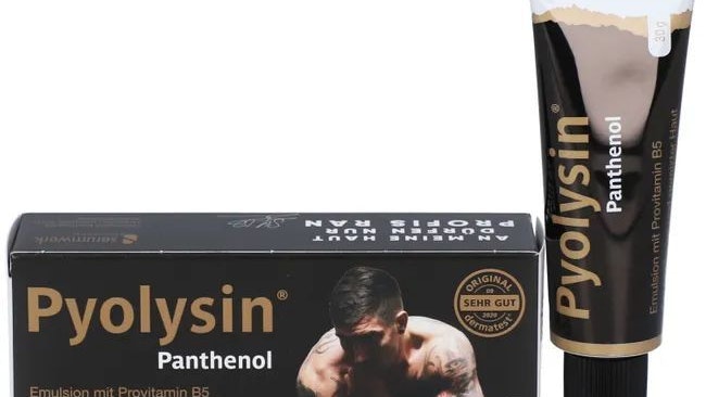 Eine Creme, die normalerweise für die Tattoopflege eingesetzt wird, ist auch für trockene Haut sehr gut geeignet, wie viele Anwender online berichten.