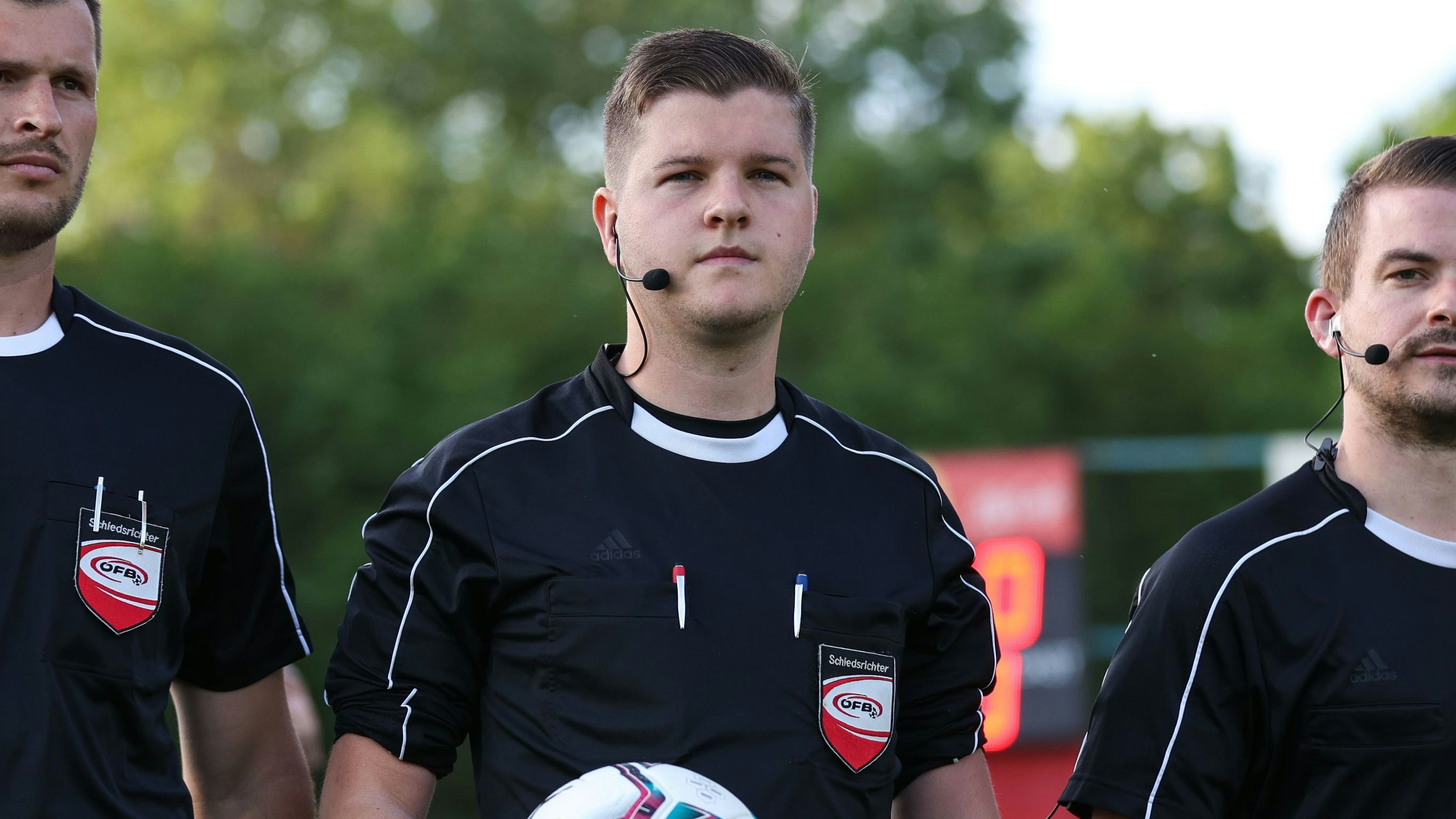 Heute.at - Anzeige! Klub-Boss streckt Schiri mit Kopfstoß nieder