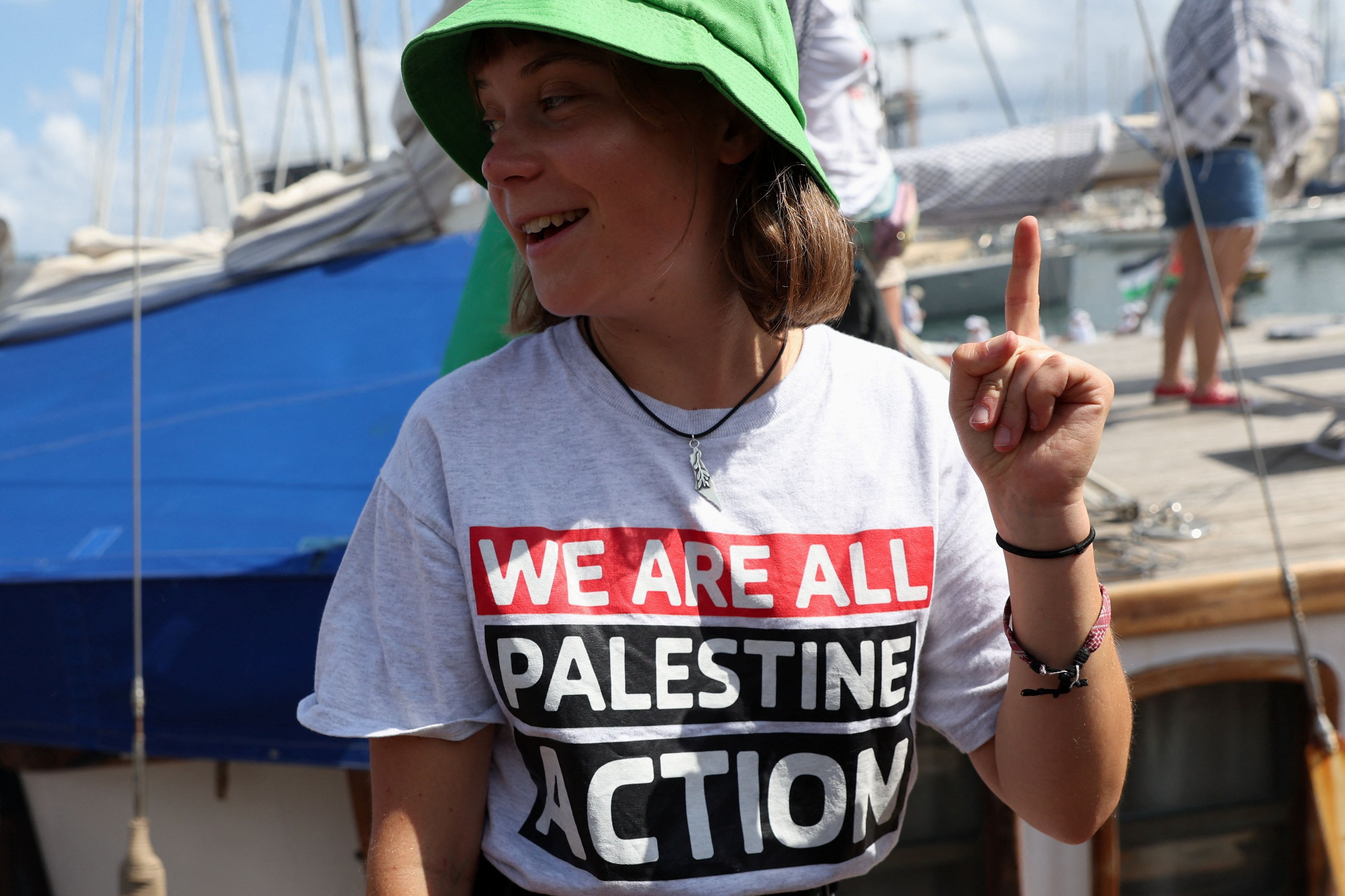 Greta Thunberg begleitet eine neue Hilfsflotte nach Gaza. Aktivisten fordern einen humanitären Korridor und kritisieren das politische Versagen.