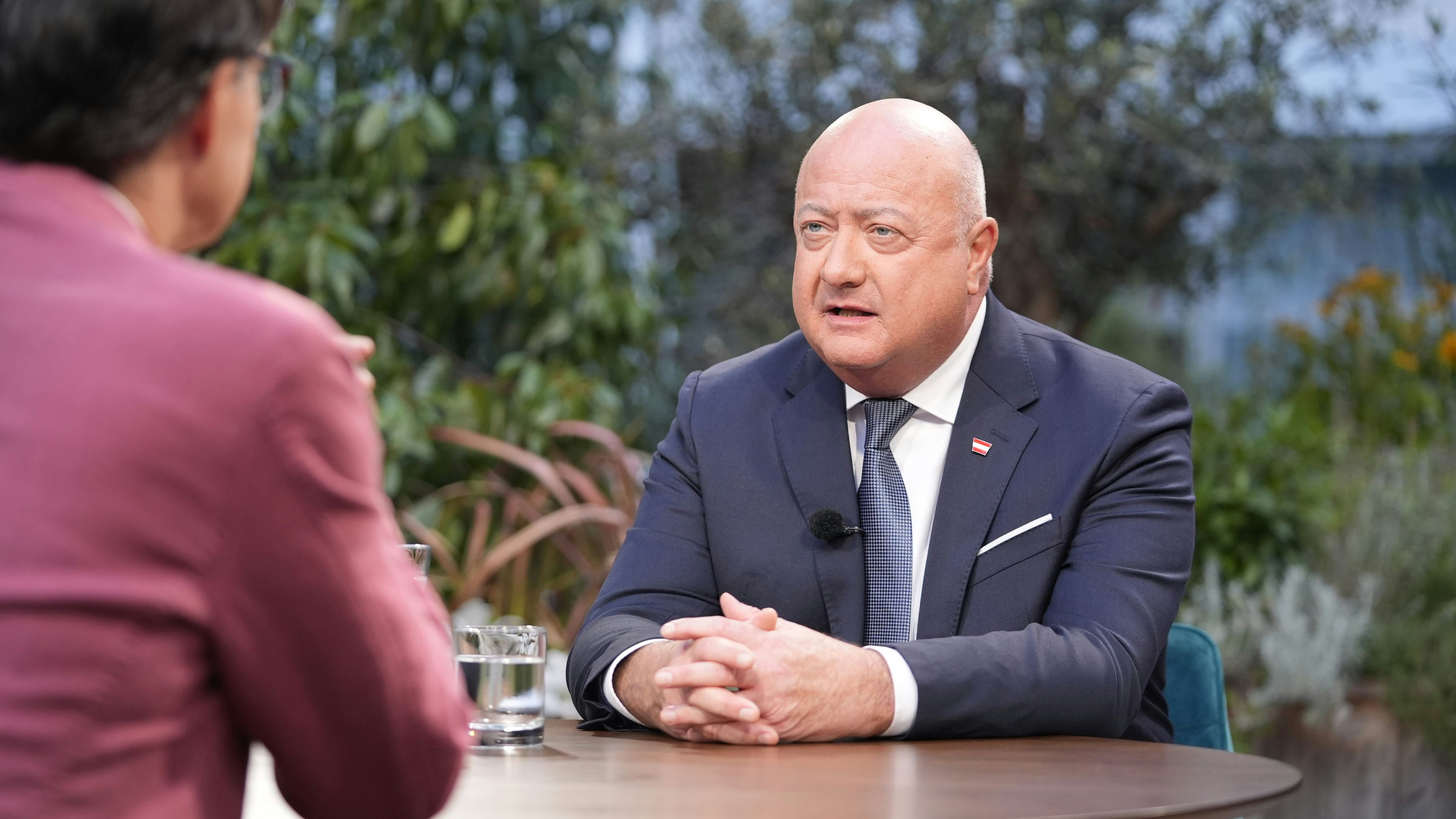 Heute.at - Abwarten – Stocker lässt Beamtengehälter offen