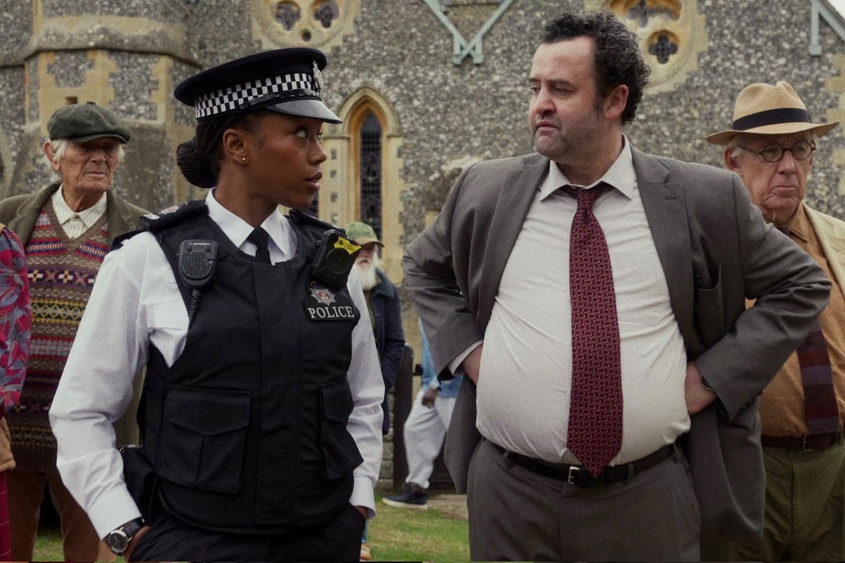 Smart vs. blad: Die junge Polizistin Donna de Freitas (Naomi Ackie) und ihr eher schlichter Kollege DCI Chris Hudson (Daniel Mays)