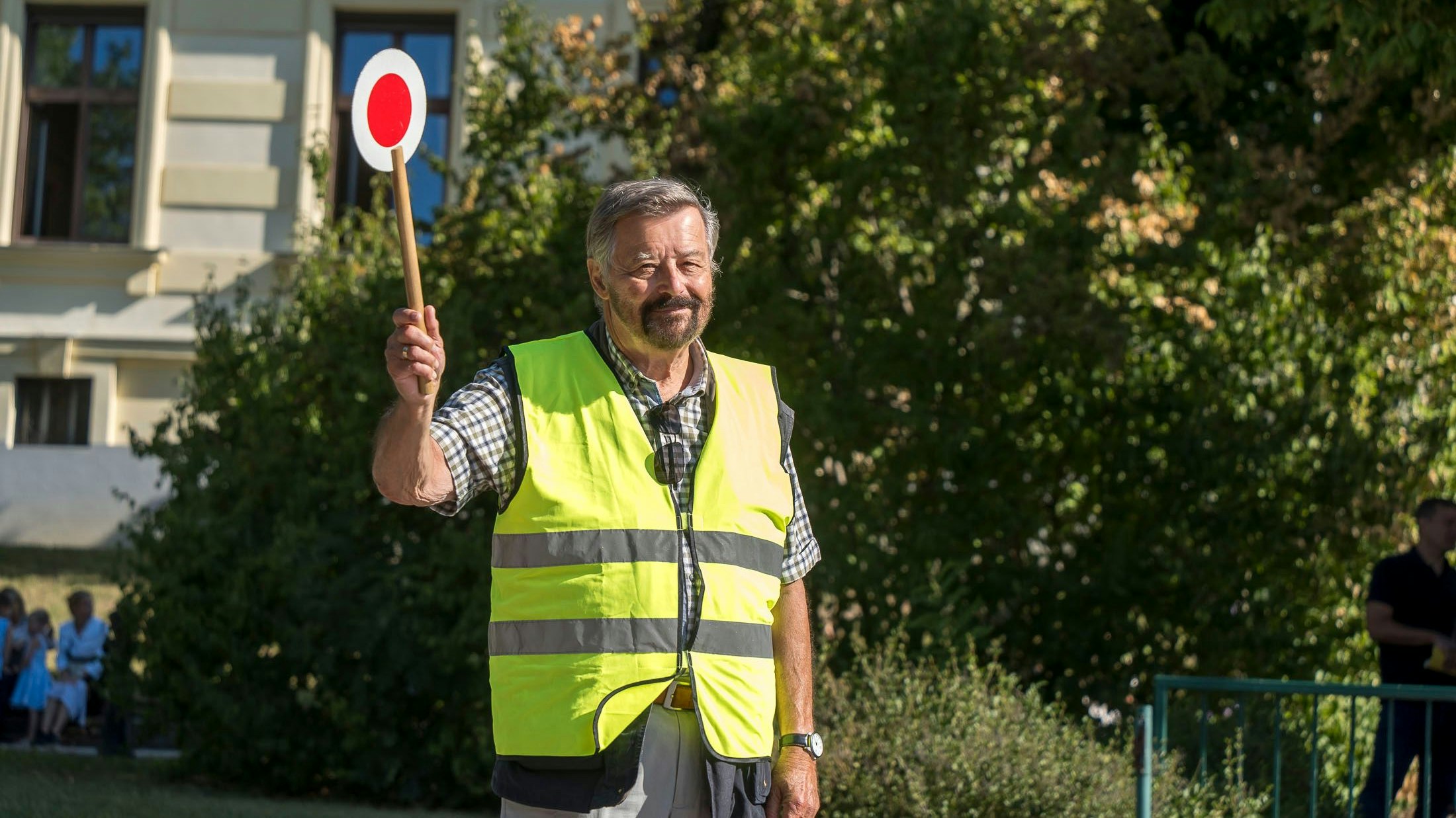 Heute.at - Raser vor Schule – Wiener Ex-Direktor (76) greift durch