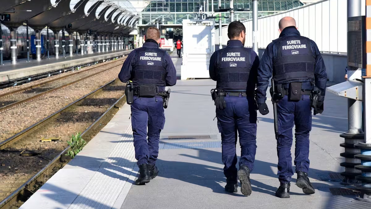 Die Polizei fasste die Verdächtigen in der Gare de Lyon.