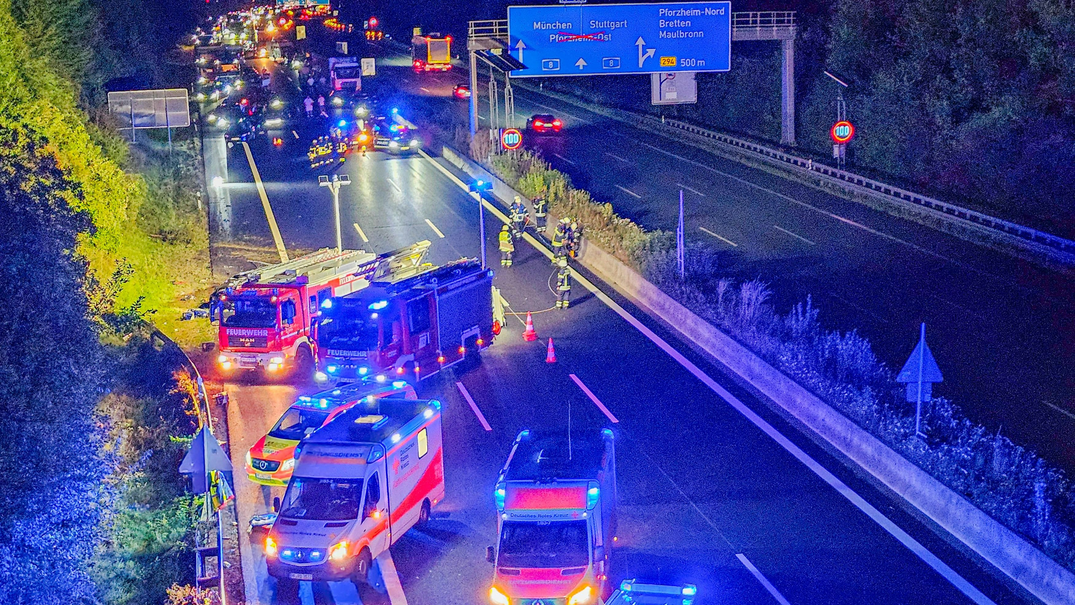Heute.at - Alfa Romeo überschlägt sich auf A8 und fängt Feuer