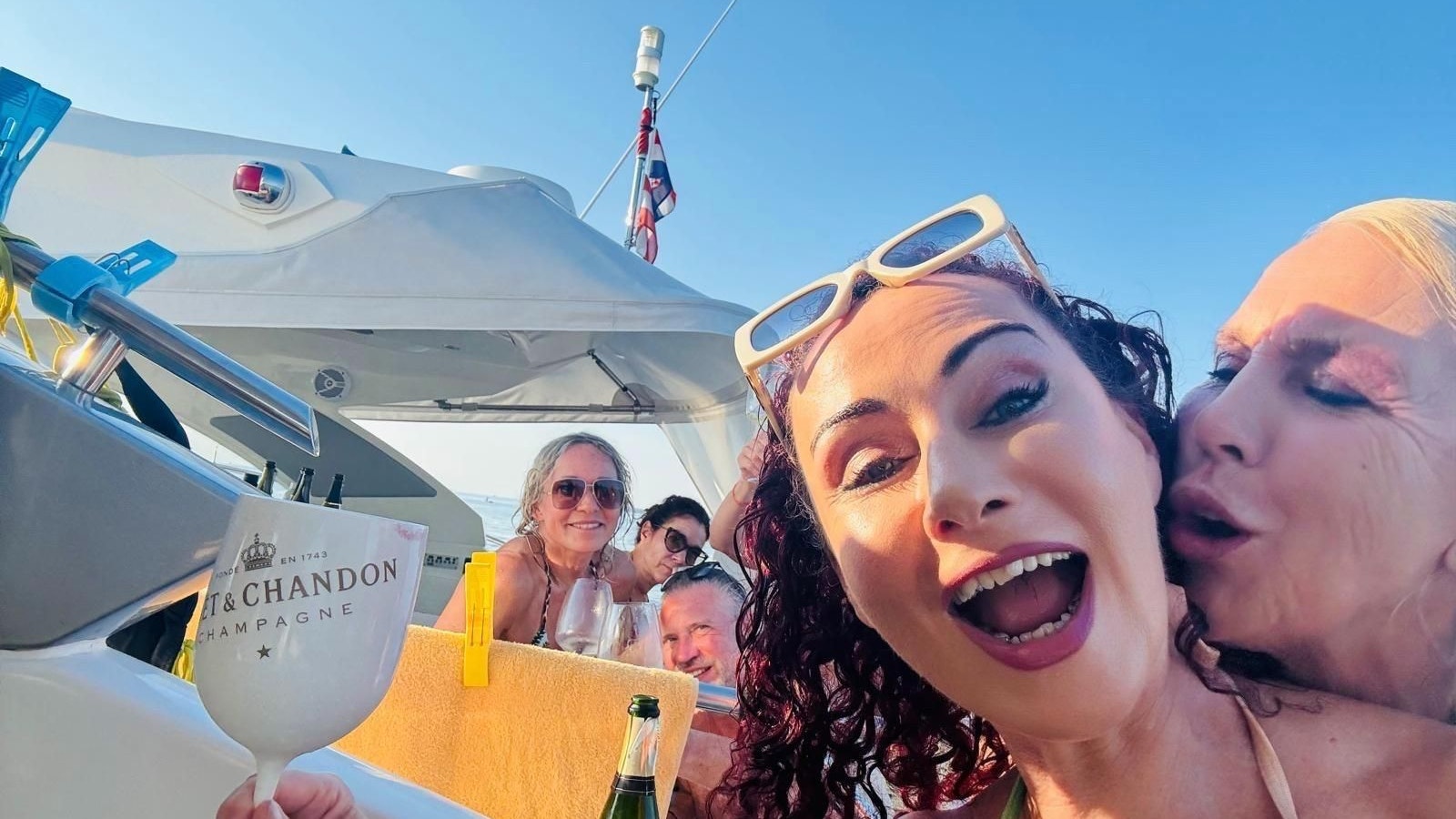 Heute.at - Mausi lässt auf hoher See Hüllen und Hemmungen fallen