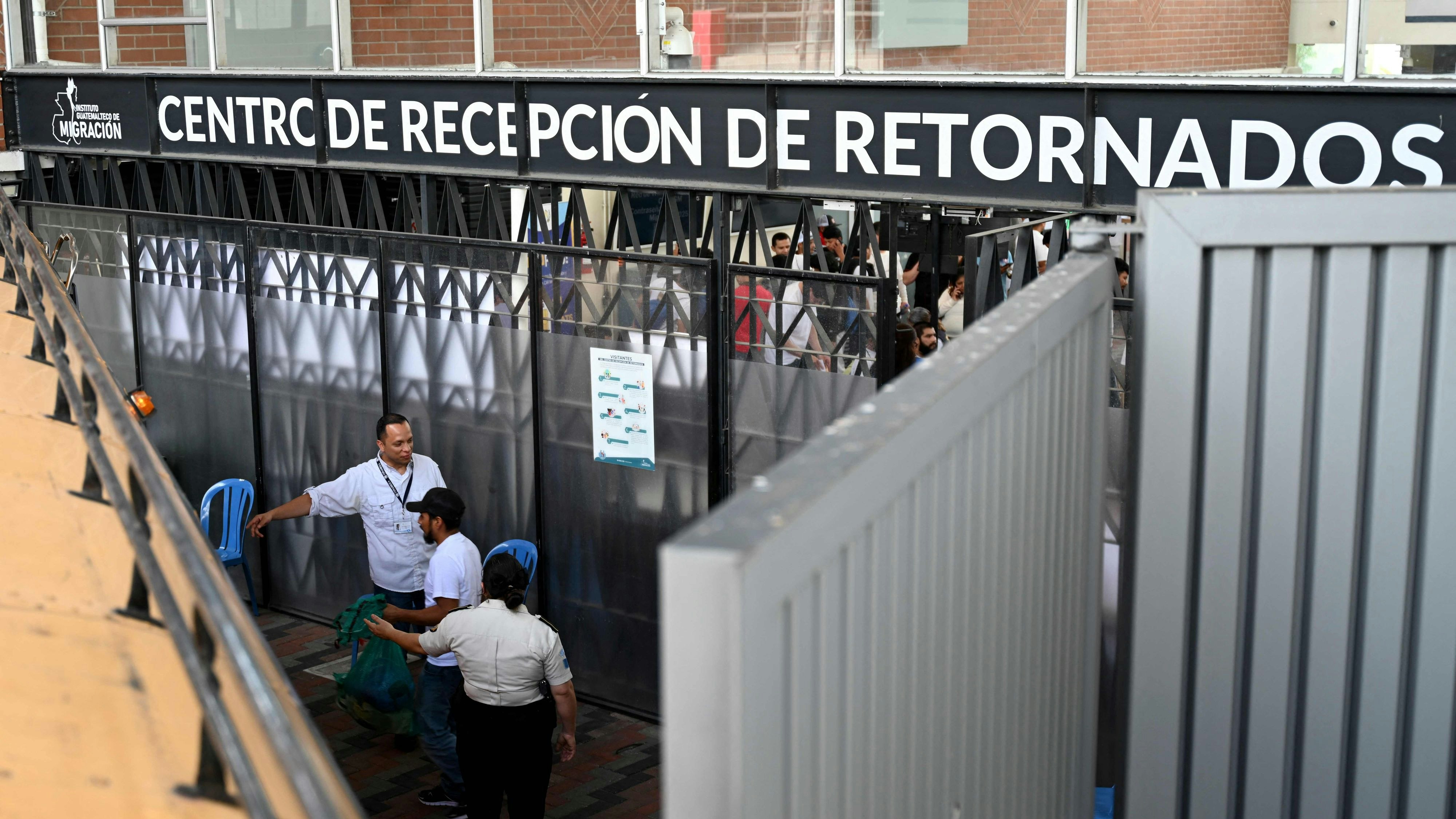 Heute.at - Schon im Jet: Richterin stoppt Überführung von Kindern