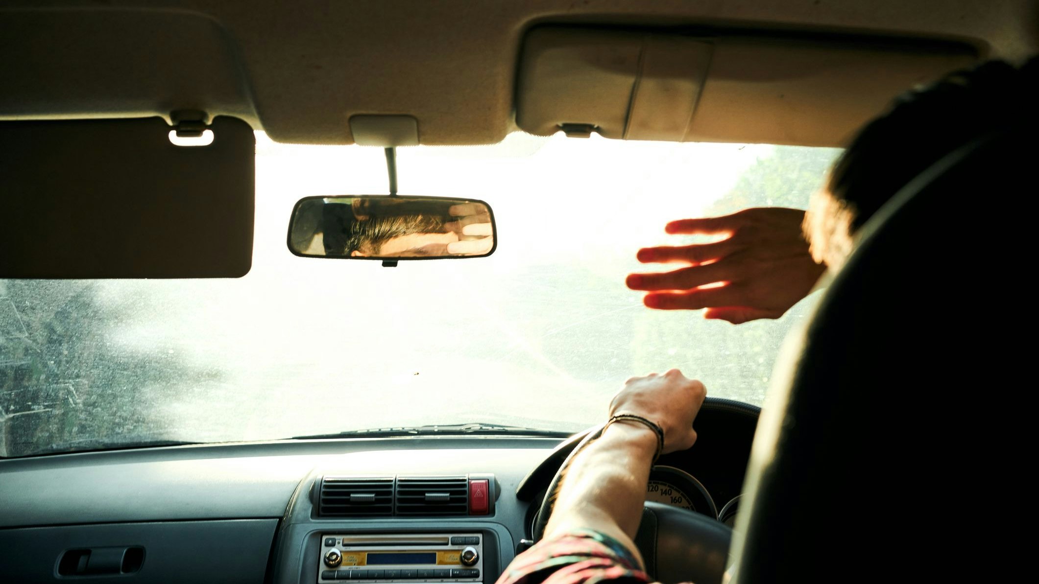 Heute.at - Von Sonne geblendet – Autofahrer kollidiert mit Pkw