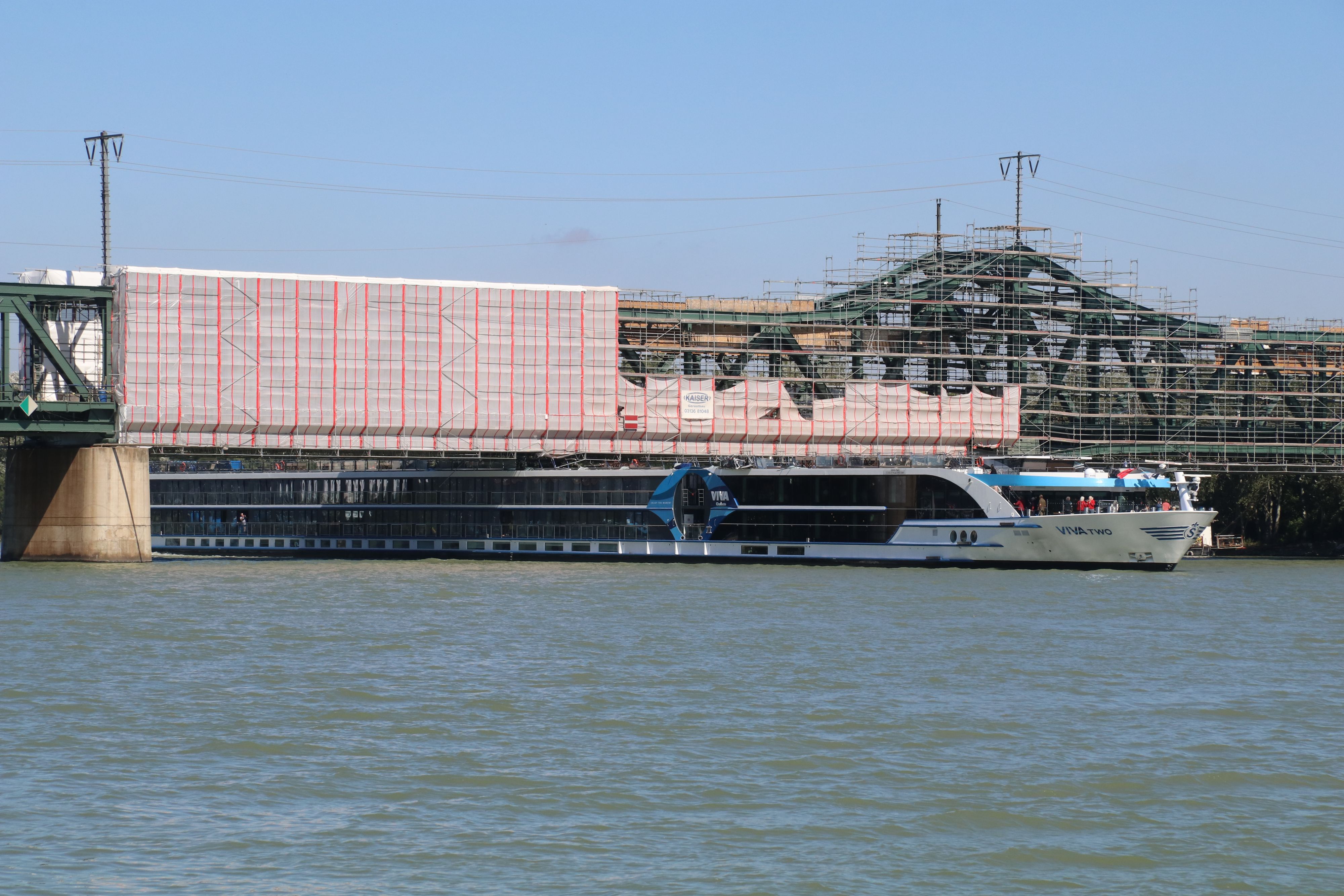 Die Ostbahnbrücke in Wien - hier krachte ein Schiff am Montag gegen einen Sockel.