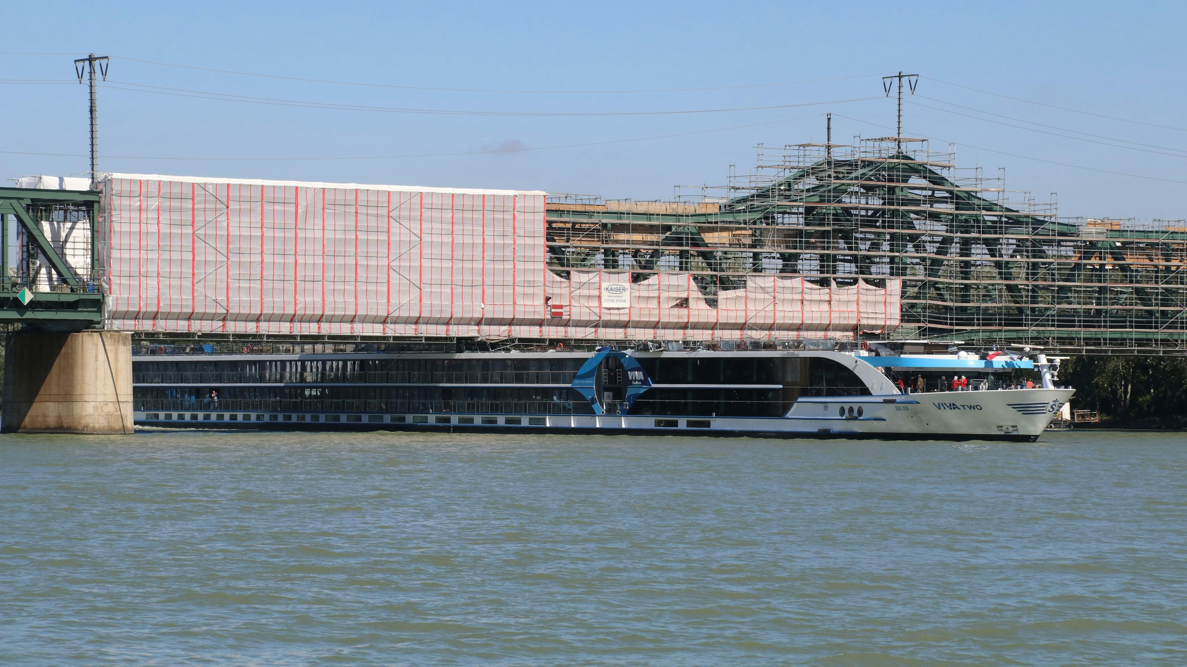 Die Ostbahnbrücke in Wien - hier krachte ein Schiff am Montag gegen einen Sockel.