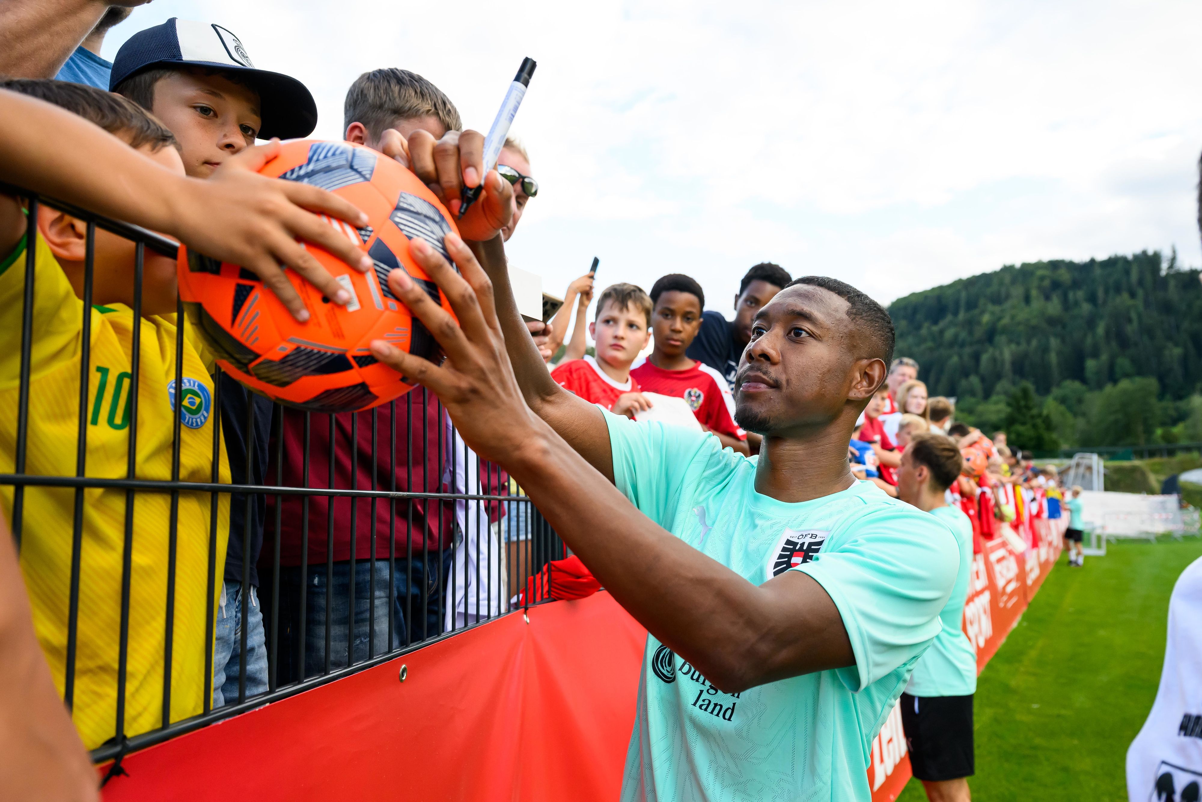 David Alaba erfüllte in Windischgarten Autogrammwünsche.
