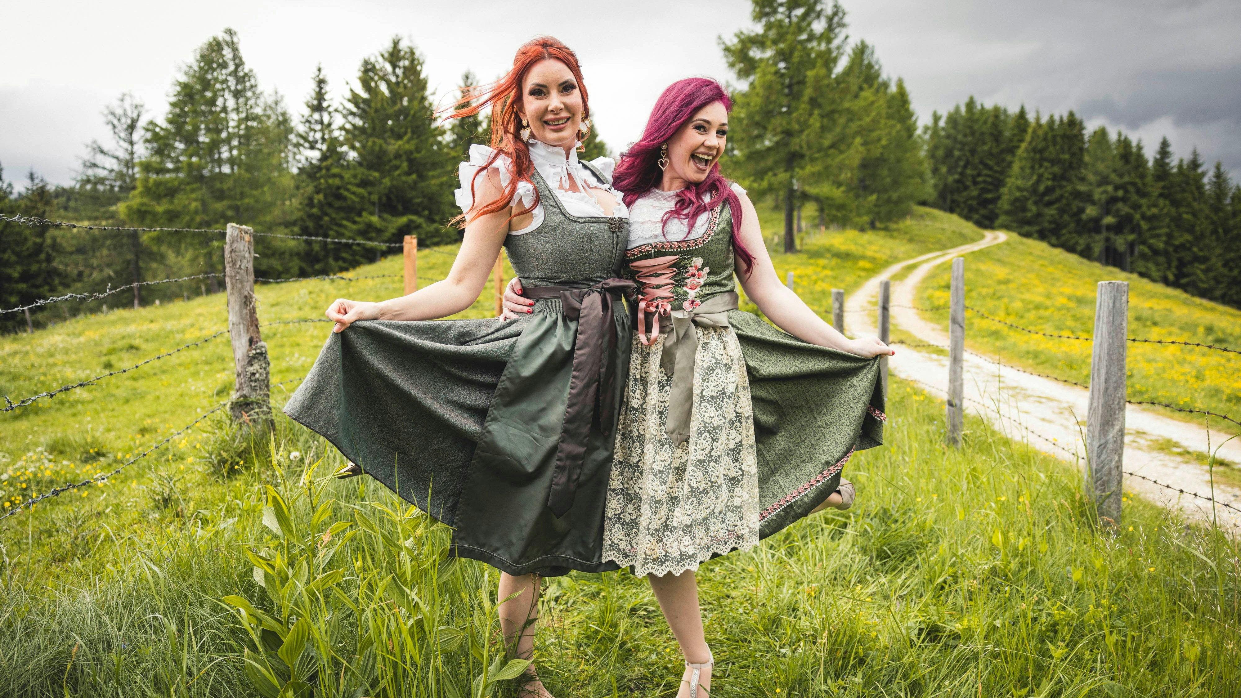 Heute.at - Auf Männerjagd: TV-Beautys stürmen Forsthaus-Hütte