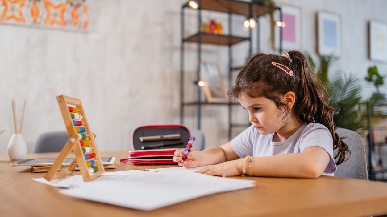 Heute.at - Wettbewerb bis 30.9.: Schulweg malen und gewinnen