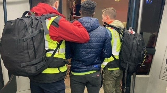 Heute.at - Österreich führt Abschiebeflug nach Bulgarien durch