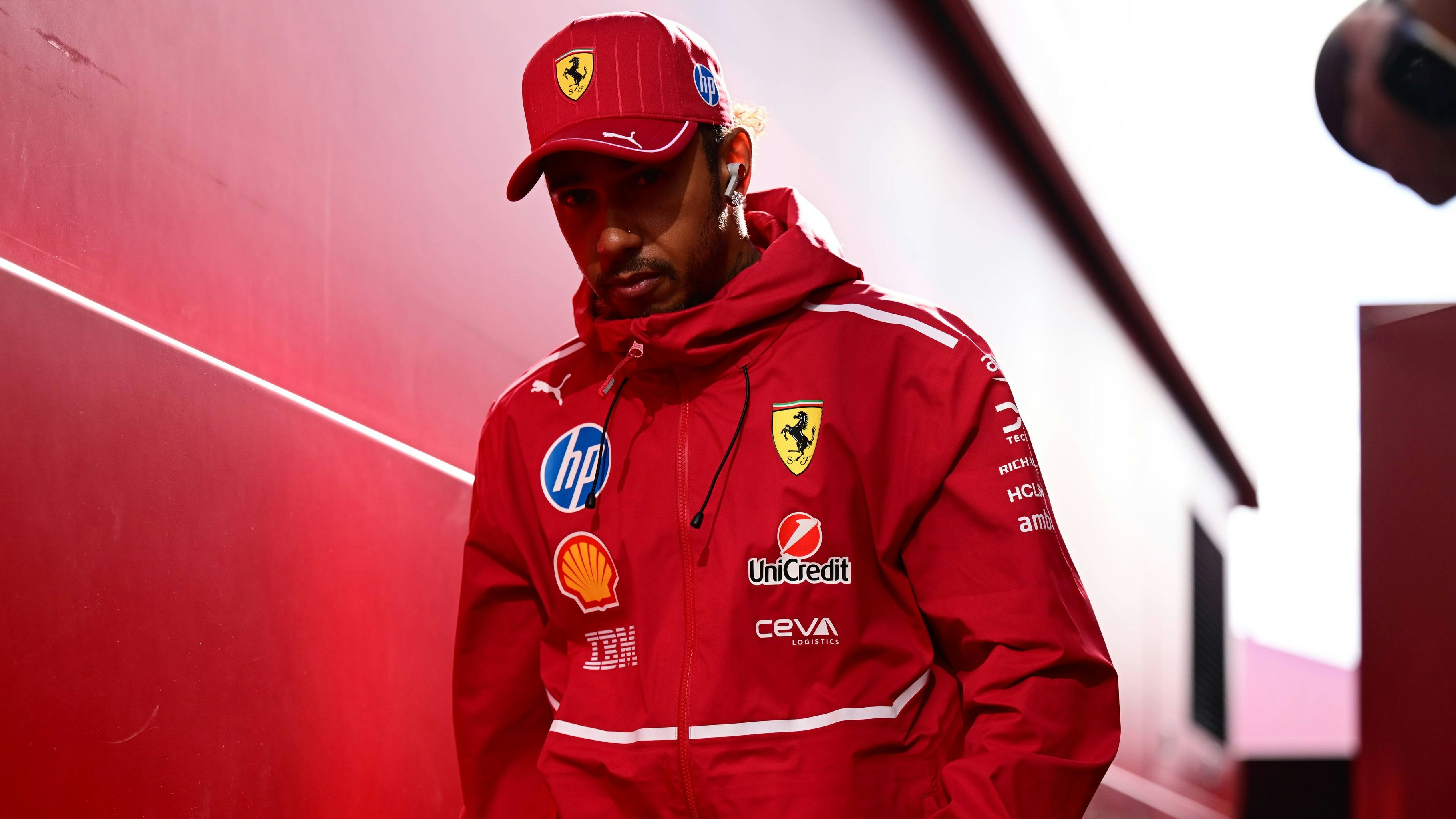 F1 Grand Prix of Netherlands Lewis Hamilton of Scuderia Ferrari walks in the paddock during the race of the Dutch GP, the 15th round of the Formula 1 World Championship, WM, Weltmeisterschaft at Circuit Zandvoort in Zandvoort, North Holland, Netherlands, on August 31, 2025. Zandvoort North Holland Netherlands PUBLICATIONxNOTxINxFRA Copyright: xAndreaxDiodatox originalFilename:diodato-formula1250831_npBZt.jpg
