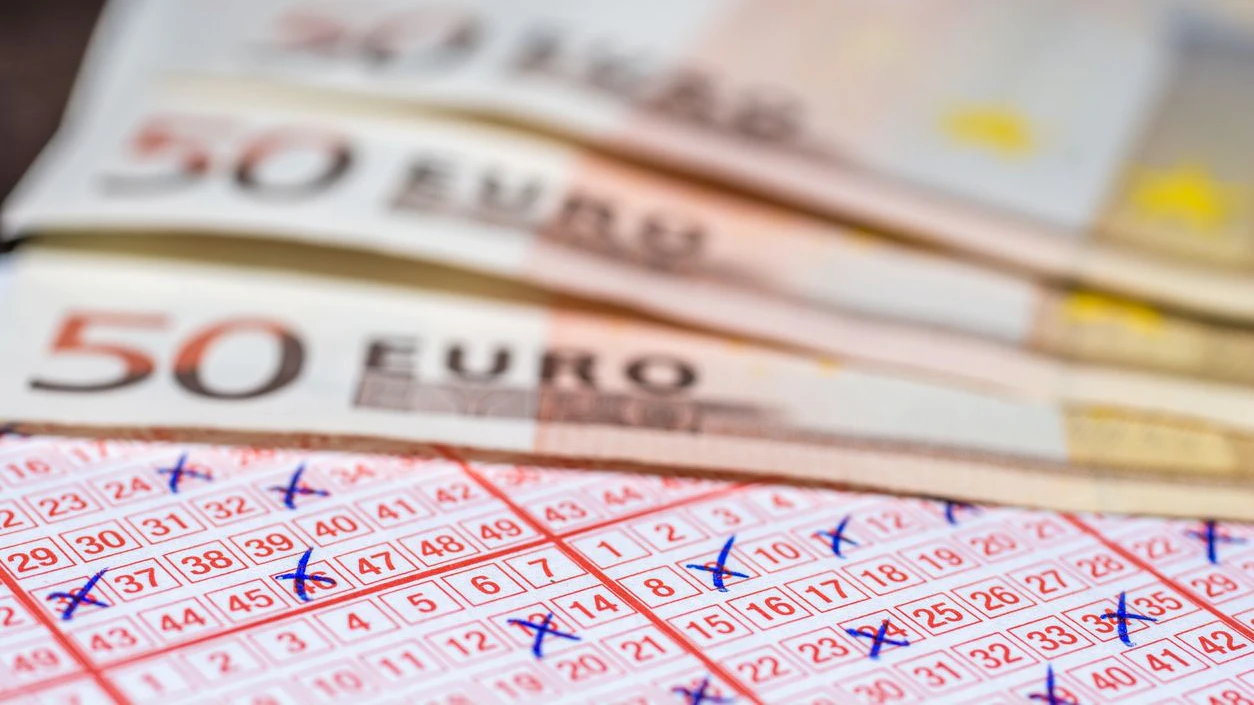 Lotto Berlin teilt weiter mit, dass die in der Hauptstadt wohnende Frau regelmässig zwei Tippreihen plus Spiel 77 in der Mittwochs- und Samstagsziehung spielt. (Symbolbild)