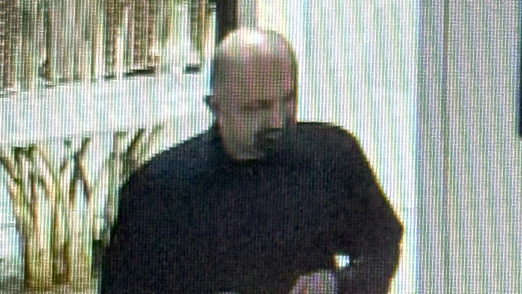 Die Polizei sucht nach dem Tatverdächtigen.