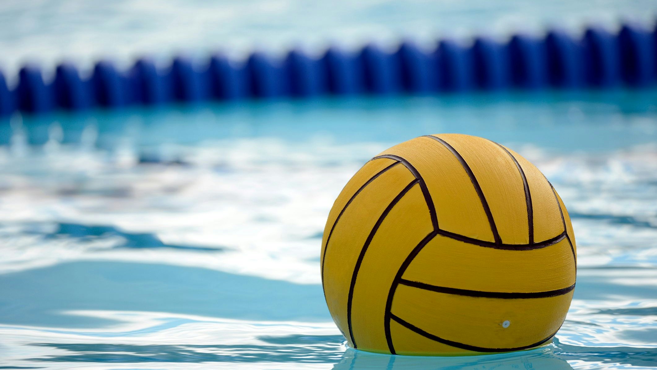 Heute.at - In Pool von Ball an Kopf getroffen! Kein Schmerzensgeld