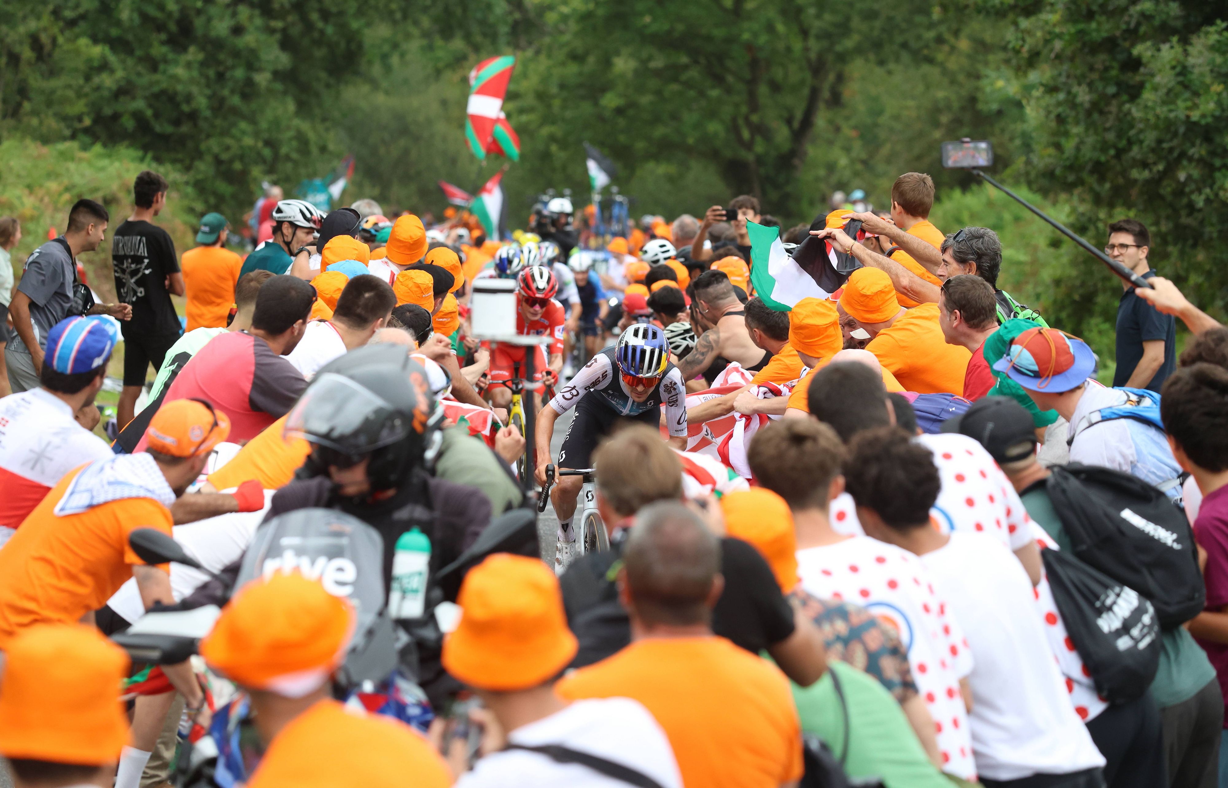 Rad-Star Jonas Vingegaard übt nach der früh neutralisierten Vuelta-Etappe deutliche Kritik. 