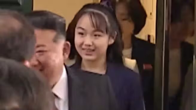 Heute.at - Kim Jong-un nimmt Tochter mit zu Militärparade in China