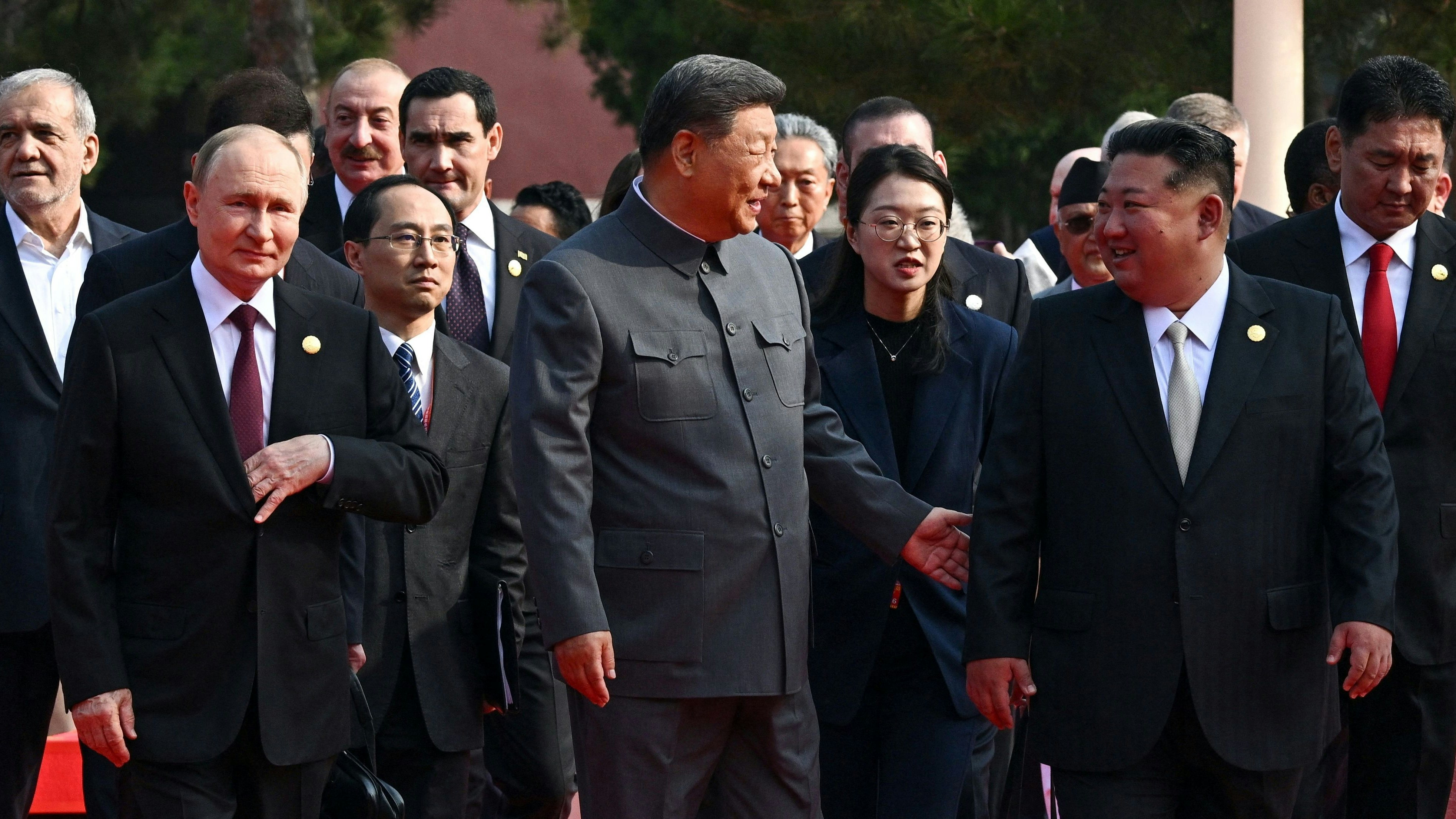 Heute.at - Xi, Putin und Kim bei Mega-Militärparade in Peking