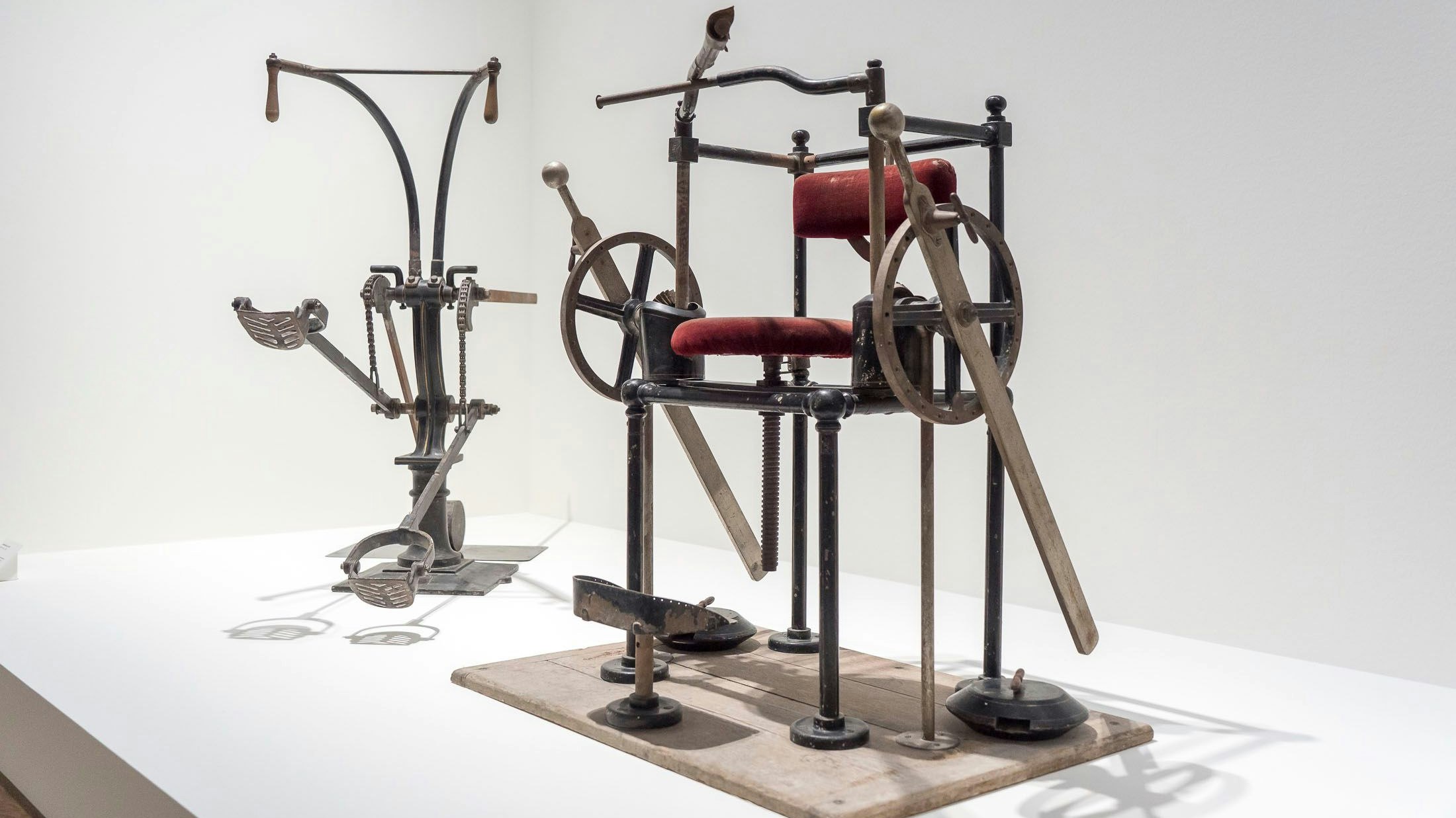 Ende des 19. Jahrhundert entstanden "Zander-Geräte", die Vorstufe heutiger Fitness-Geräte.