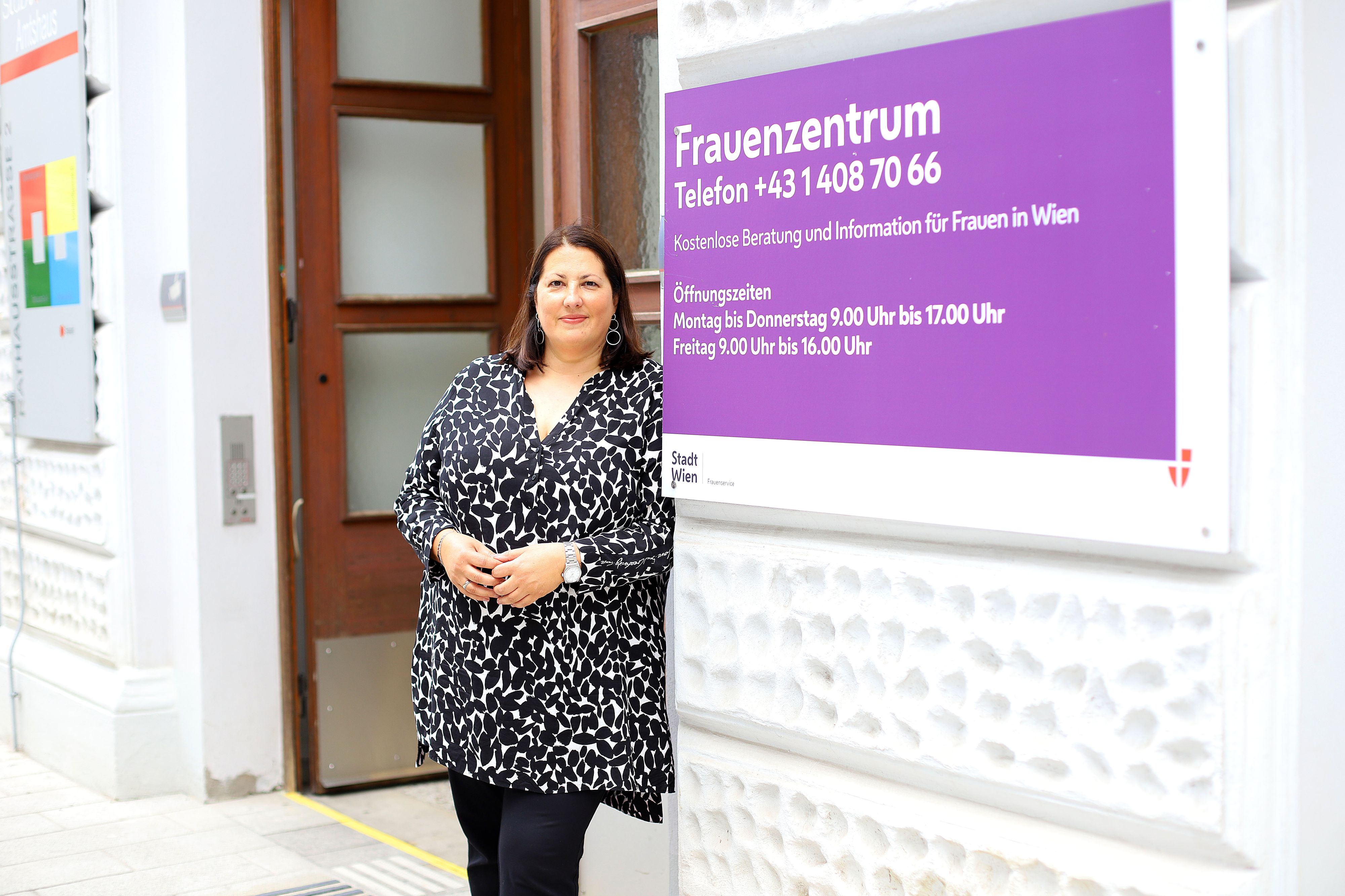 Vizebürgermeisterin Kathrin Gaál beim Frauenzentrum Wien.