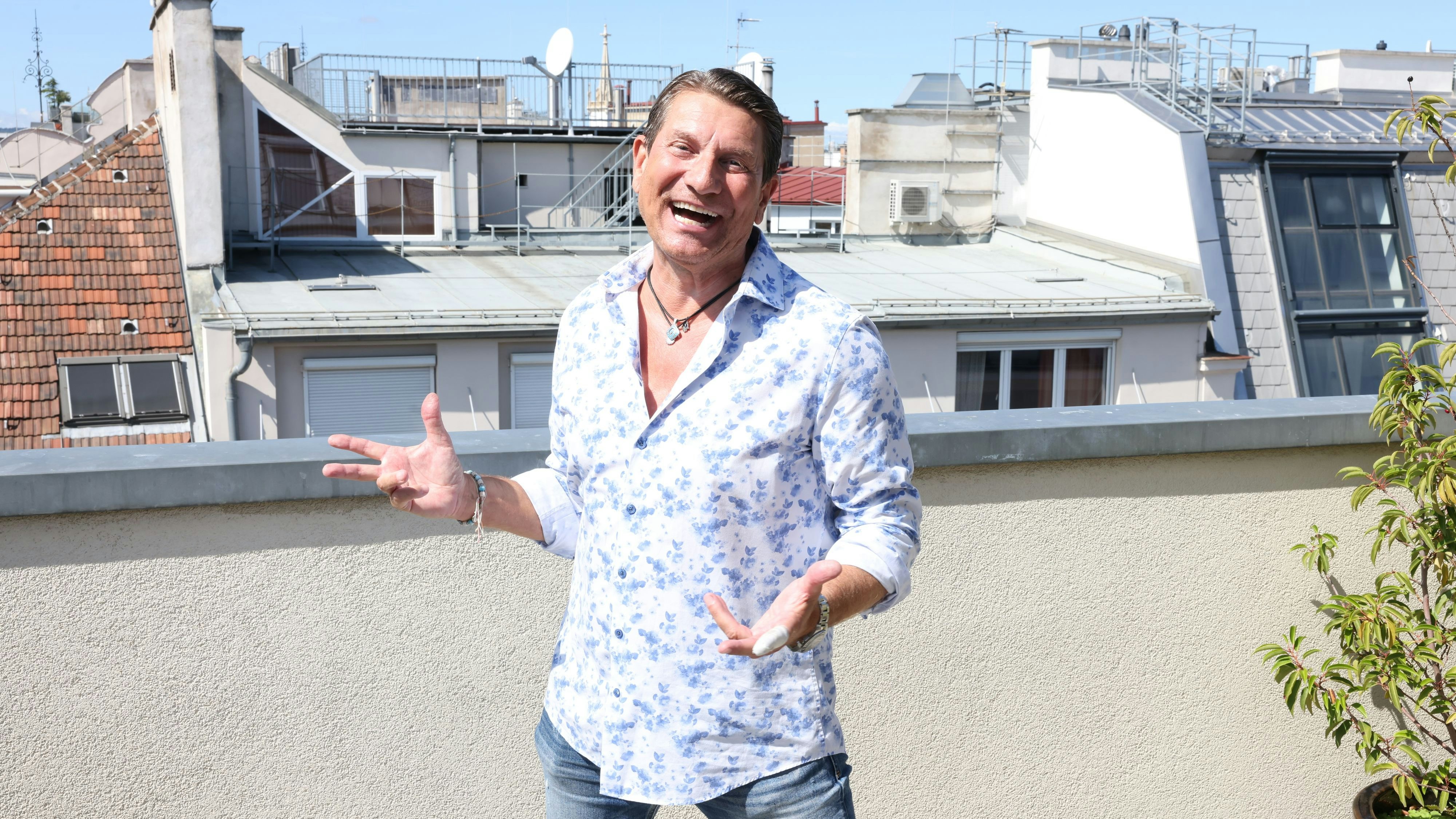 Heute.at - Fifi Pisseckers Rat an jüngeres Ich: Kauf Bitcoins!