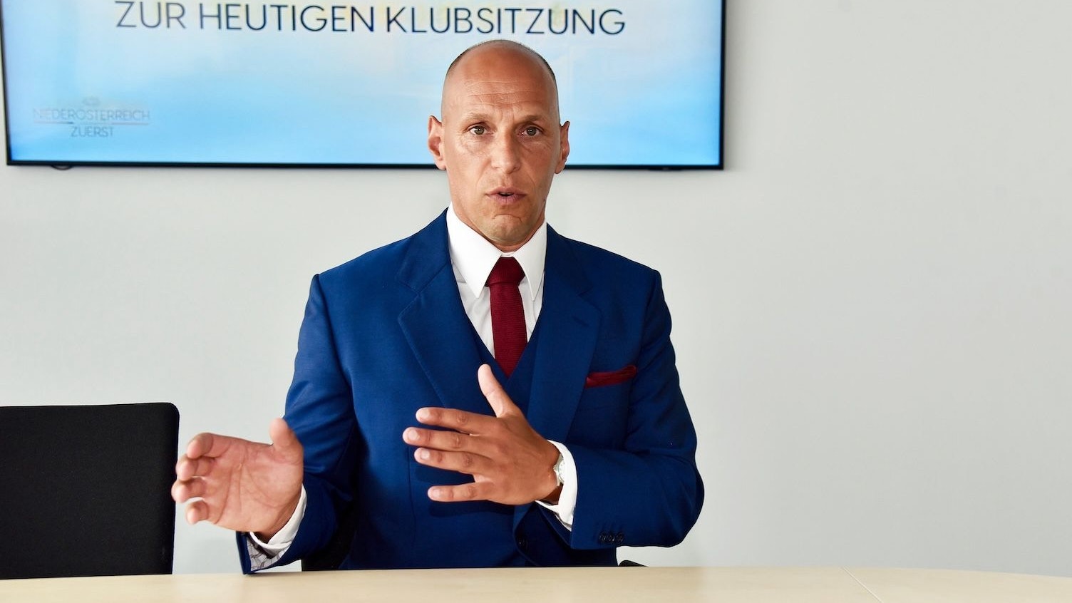 Heute.at - Österreicher verschwinden zuerst in Schulklassen