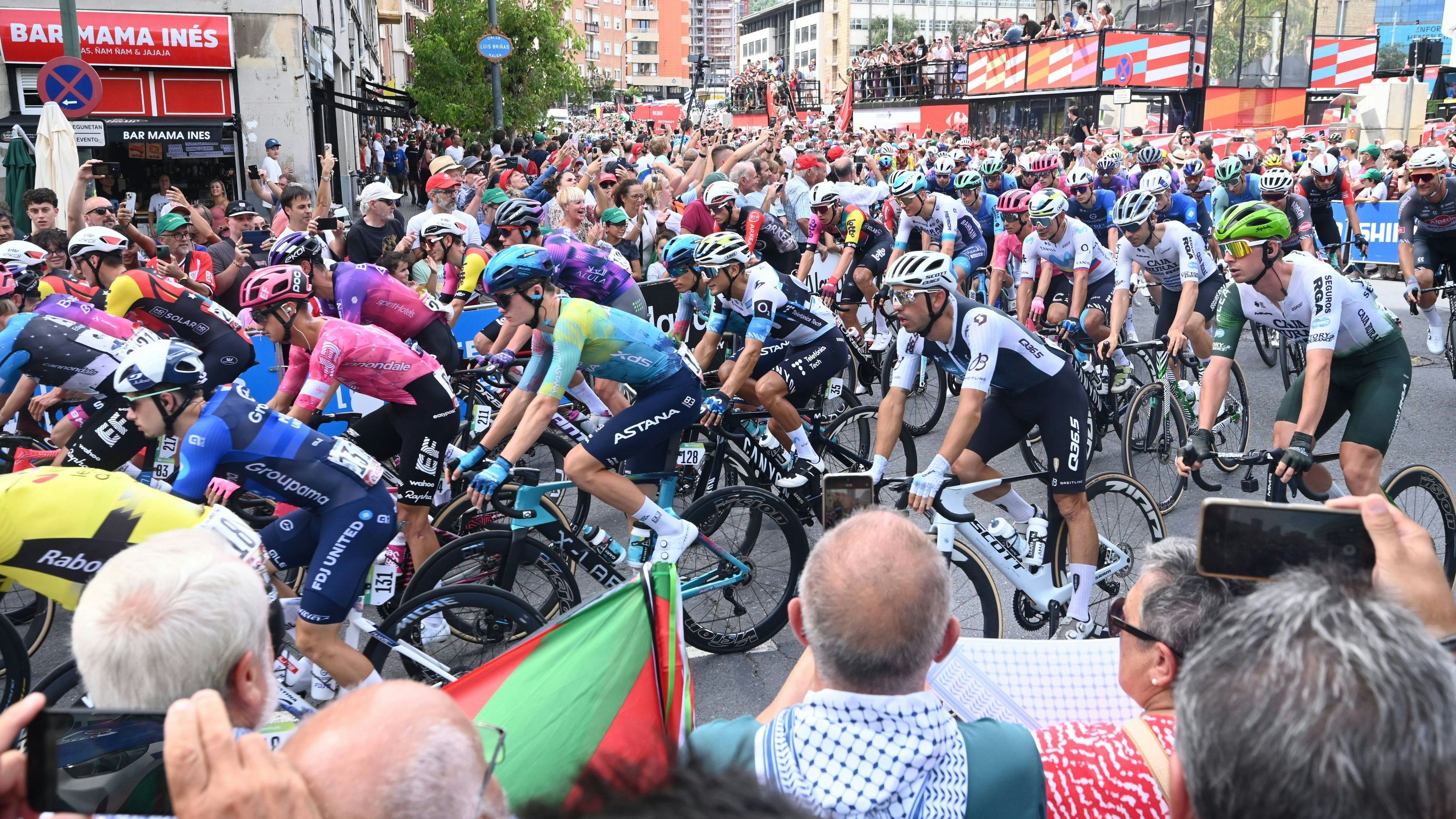 Heute.at - Proteste sorgen für Chaos auf elfter Vuelta-Etappe