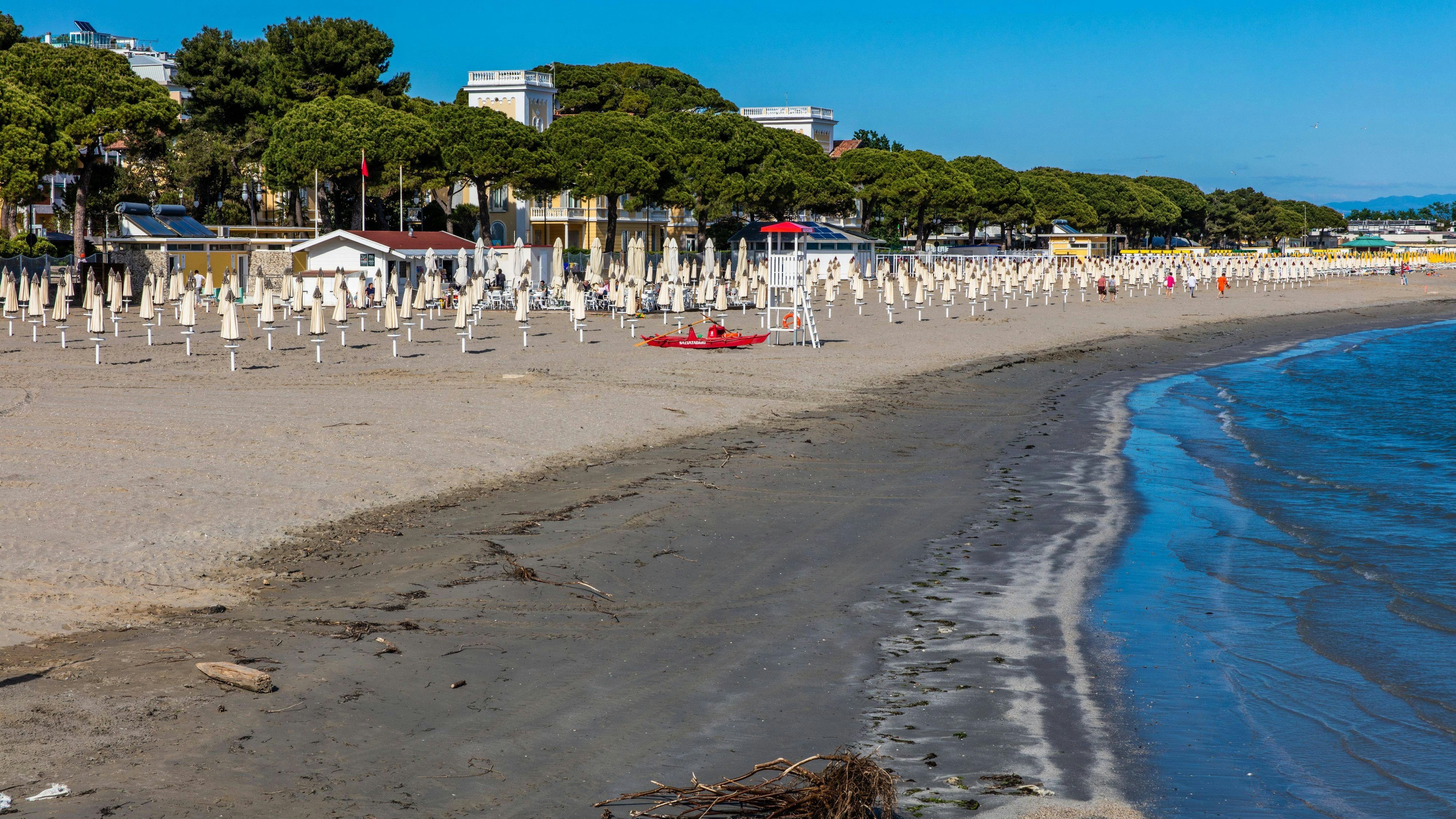 Heute.at - Vierjährige stirbt bei Badeunfall am Strand von Grado