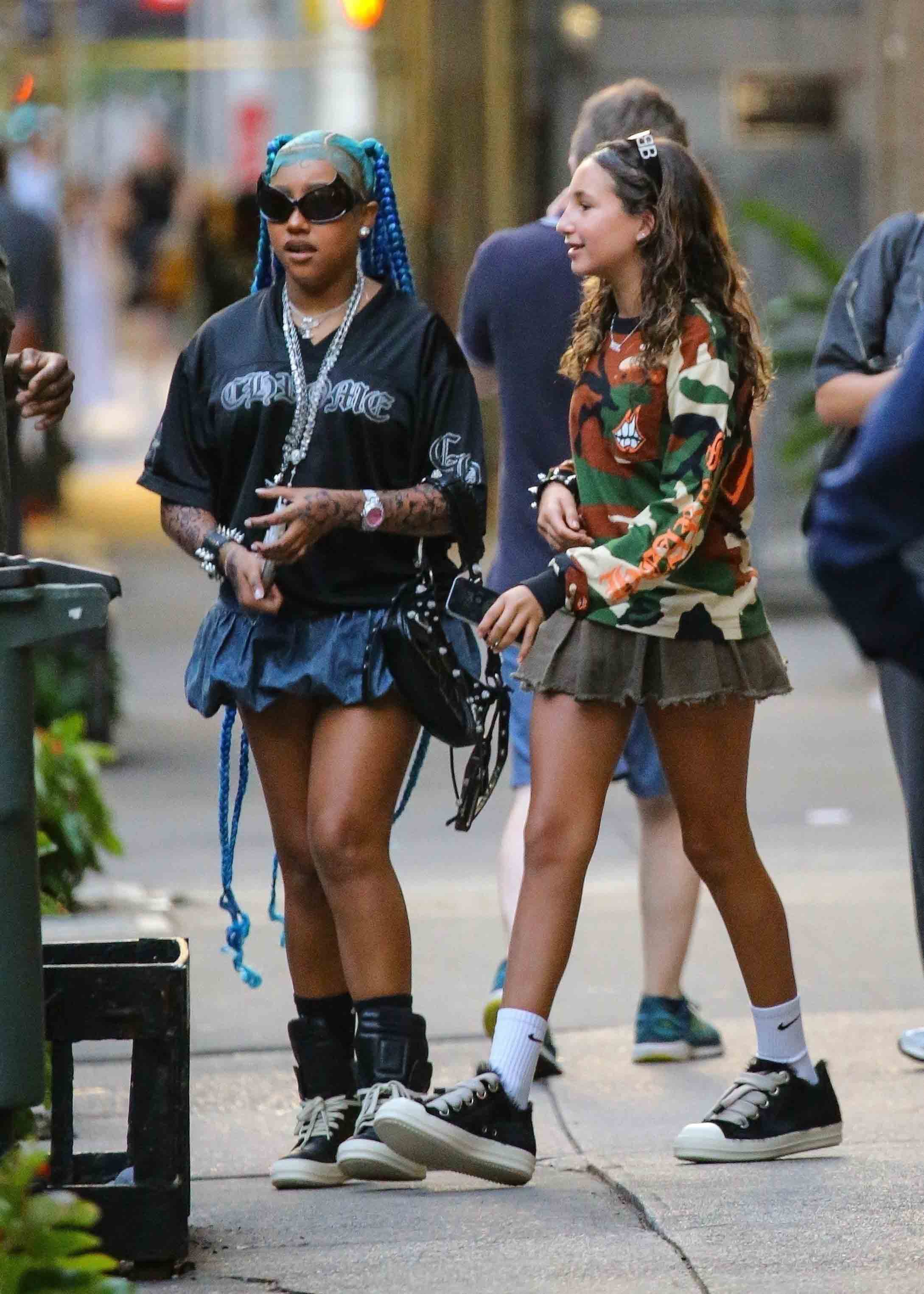 North West fällt mit ihrem Aussehen auf.